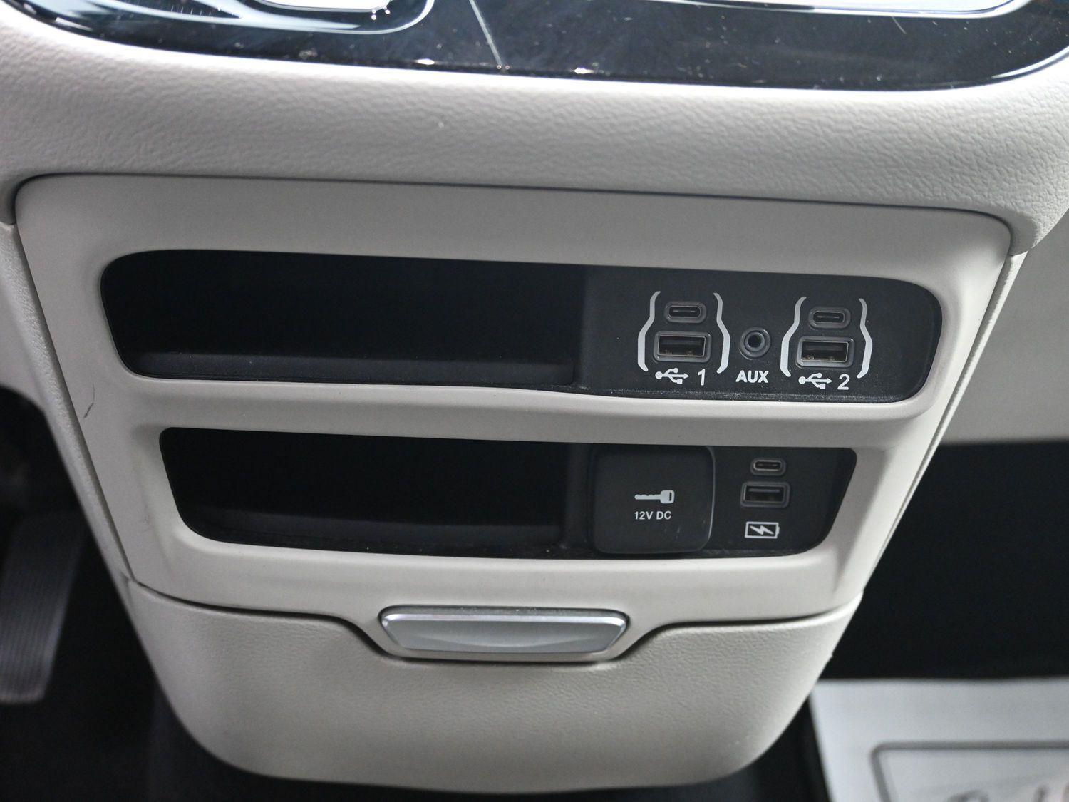 Used 2022 Granite Crystal Metallic Clearcoat Chrysler Touring L image 30