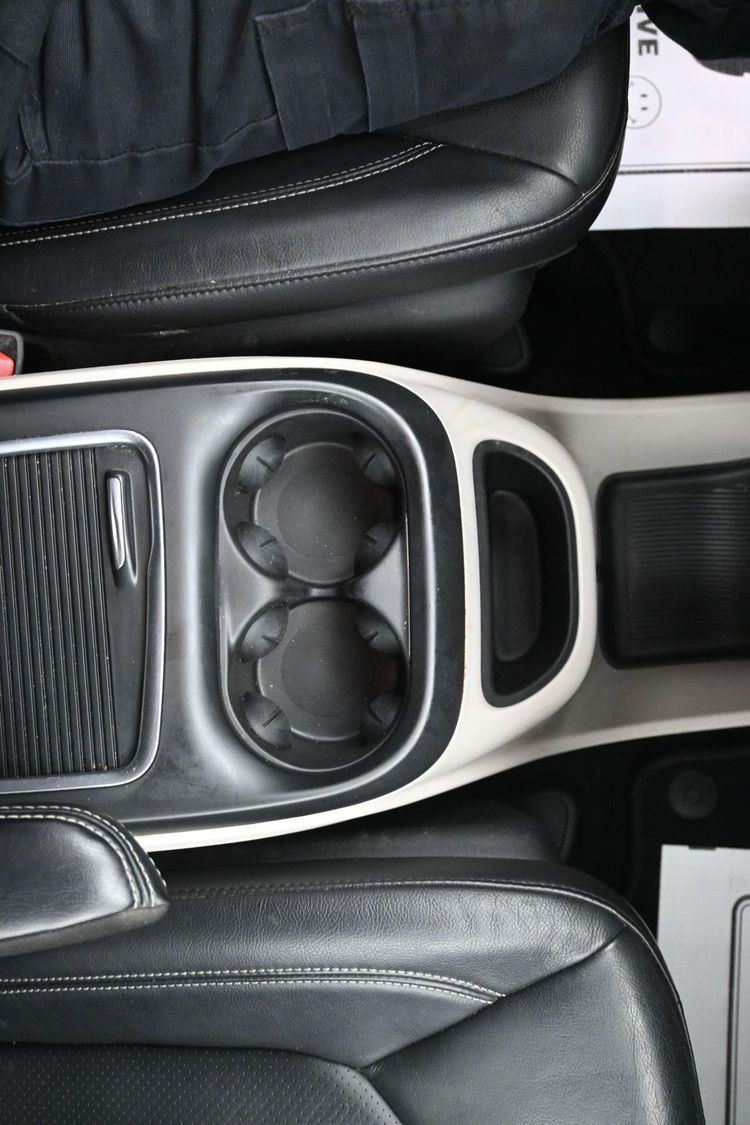 Used 2022 Granite Crystal Metallic Clearcoat Chrysler Touring L image 31