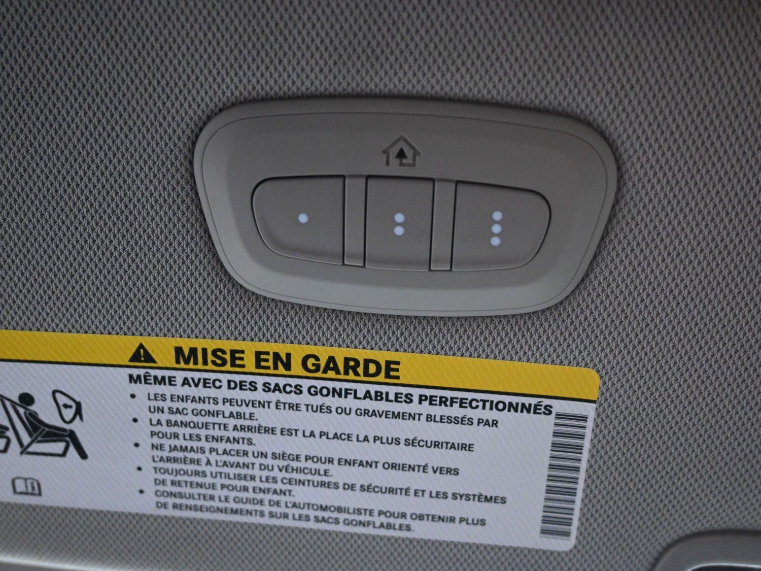 Used 2022 Granite Crystal Metallic Clearcoat Chrysler Touring L image 33