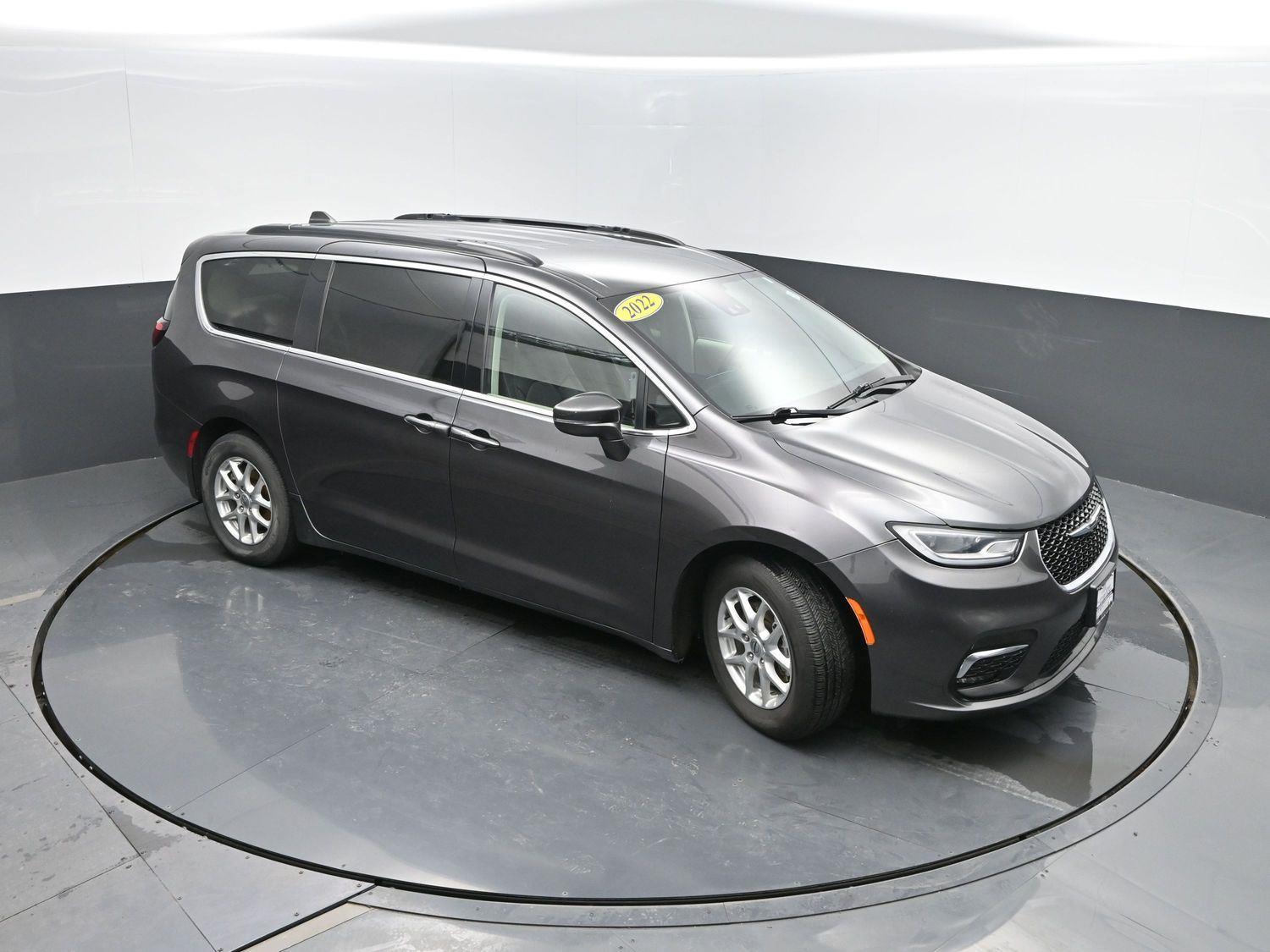 Used 2022 Granite Crystal Metallic Clearcoat Chrysler Touring L image 41