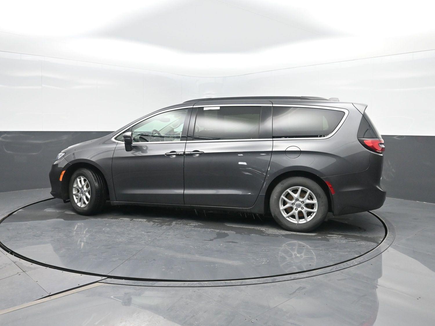 Used 2022 Granite Crystal Metallic Clearcoat Chrysler Touring L image 42