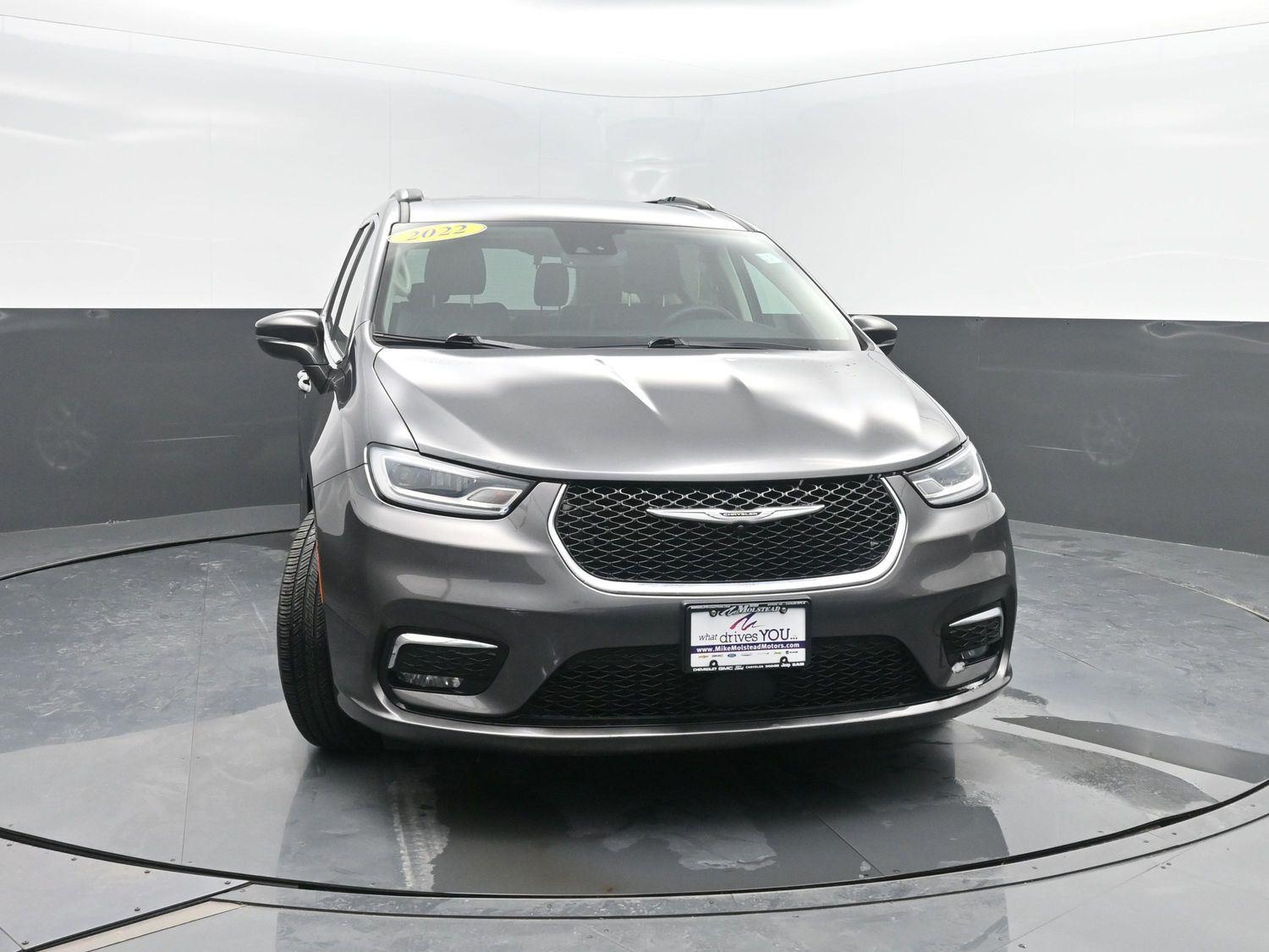 Used 2022 Granite Crystal Metallic Clearcoat Chrysler Touring L image 44