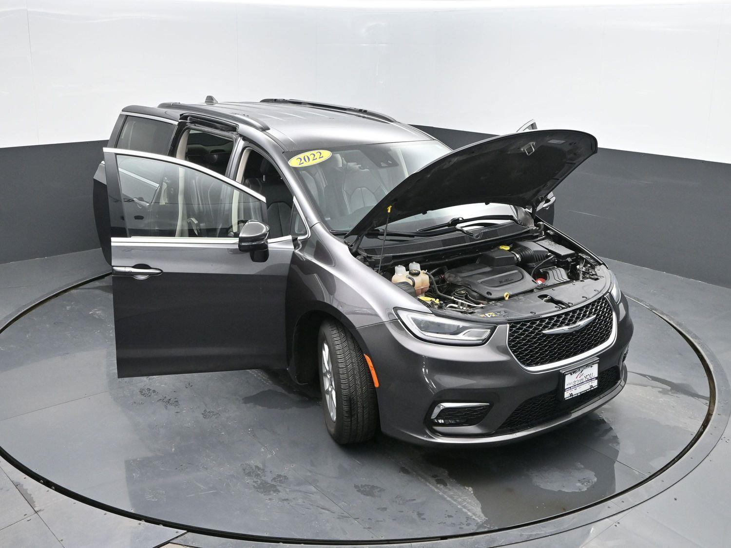 Used 2022 Granite Crystal Metallic Clearcoat Chrysler Touring L image 47