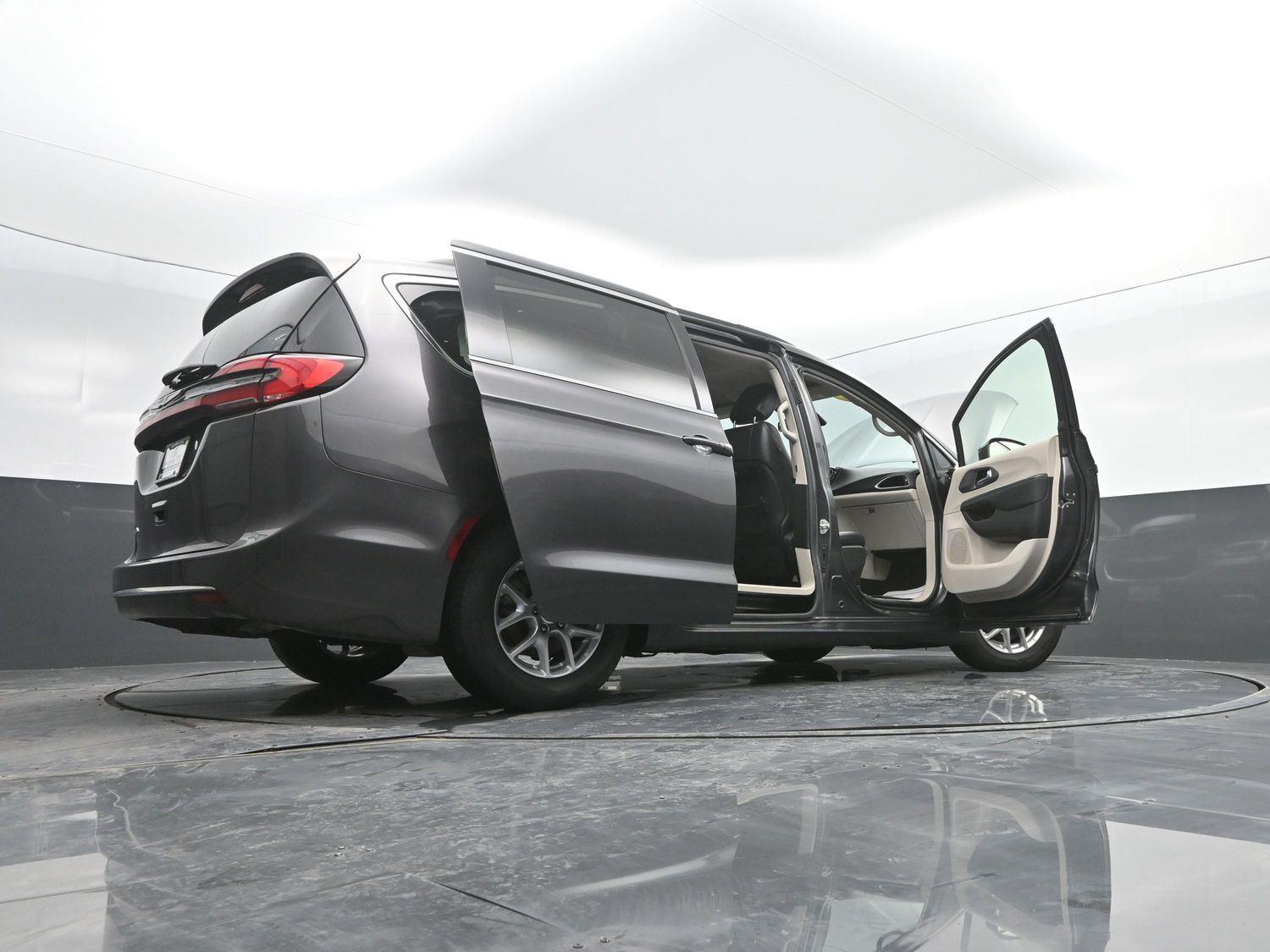 Used 2022 Granite Crystal Metallic Clearcoat Chrysler Touring L image 51