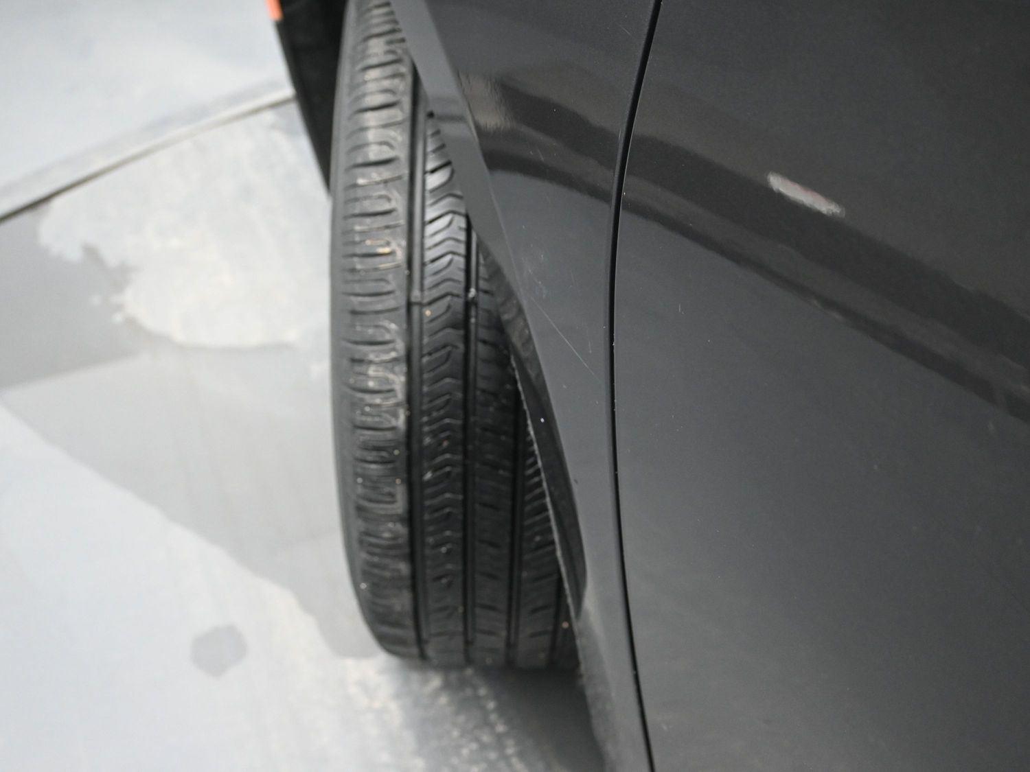 Used 2022 Granite Crystal Metallic Clearcoat Chrysler Touring L image 5