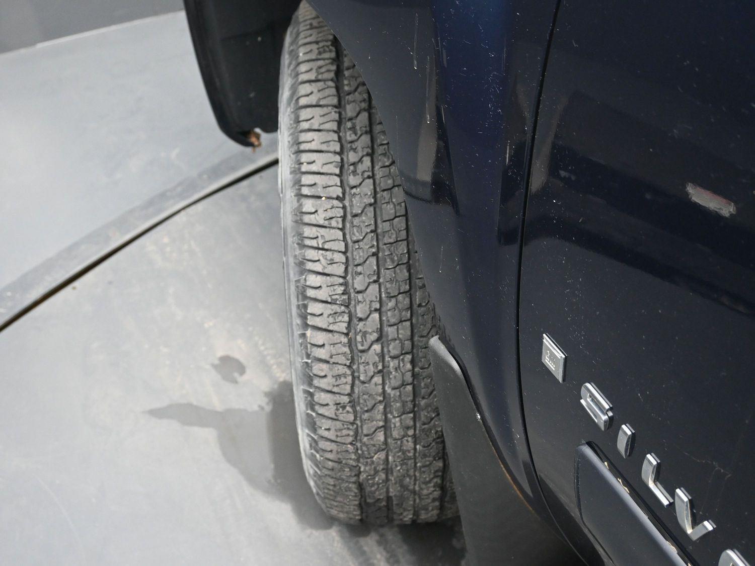 Used 2007 Dark Blue Metallic Chevrolet LT w/1LT image 5