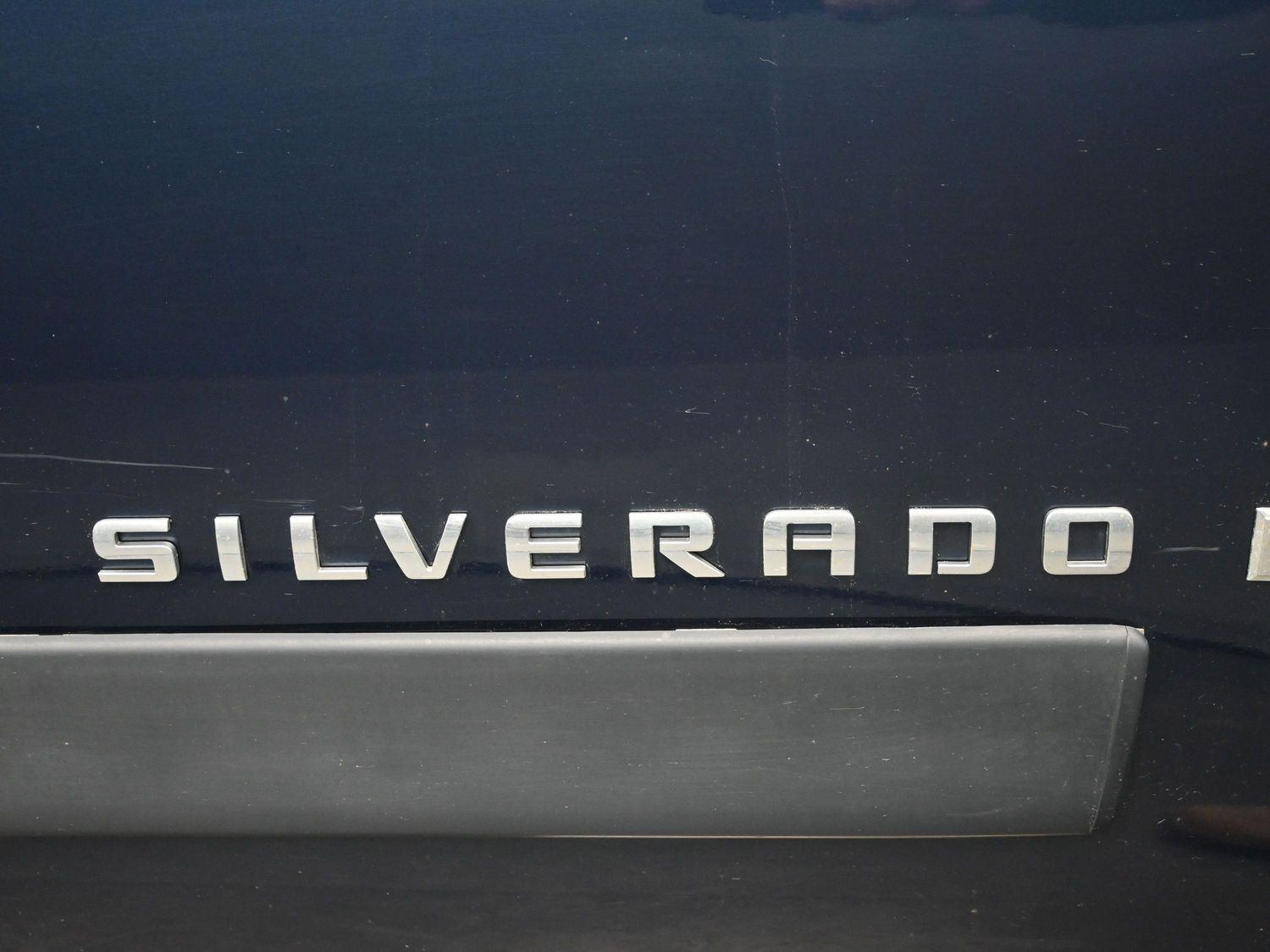 Used 2007 Dark Blue Metallic Chevrolet LT w/1LT image 6