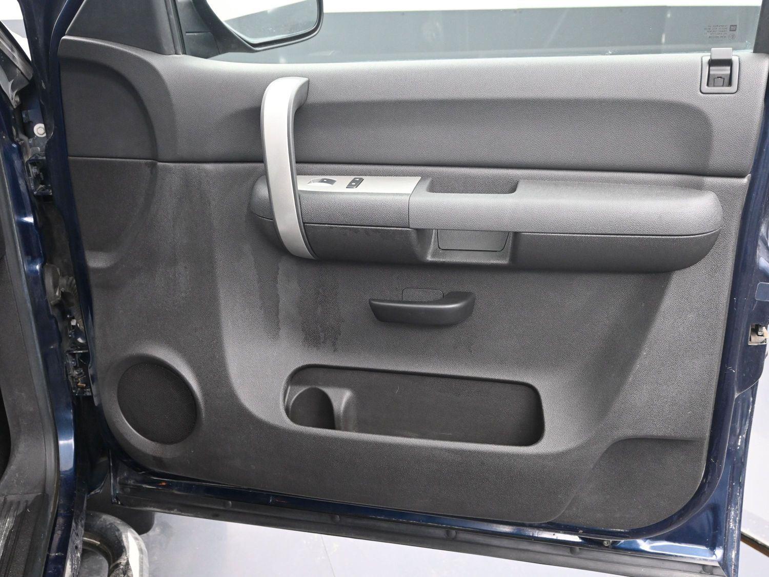 Used 2007 Dark Blue Metallic Chevrolet LT w/1LT image 7