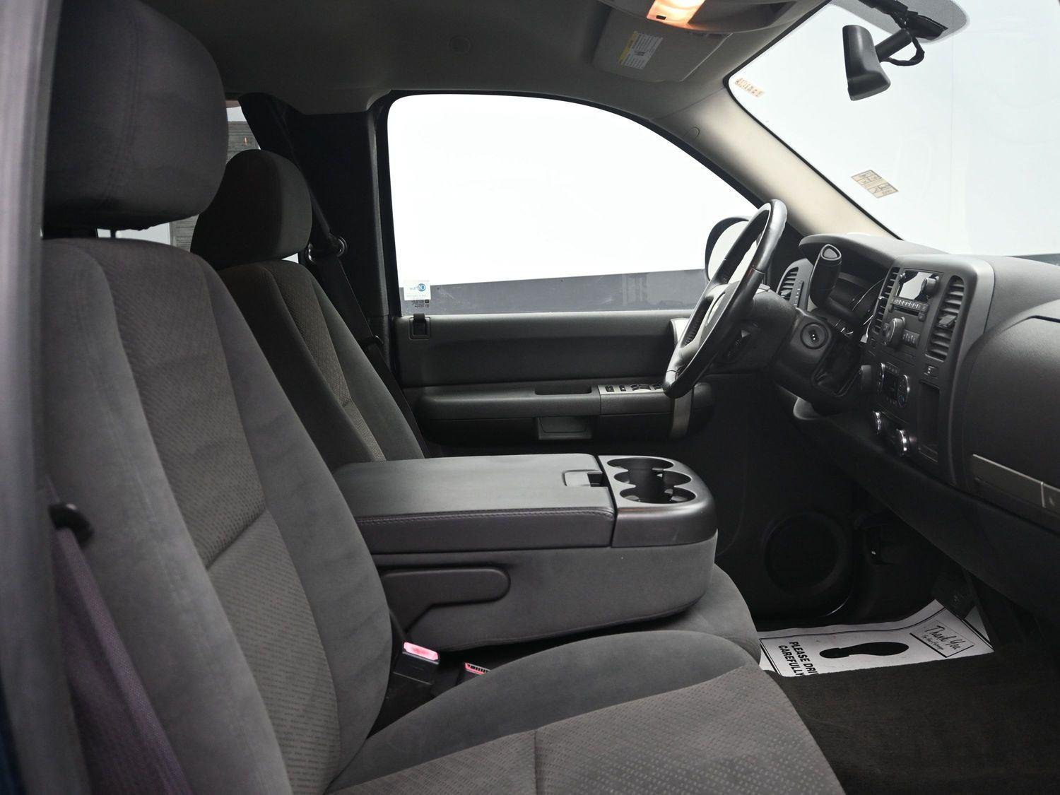 Used 2007 Dark Blue Metallic Chevrolet LT w/1LT image 8