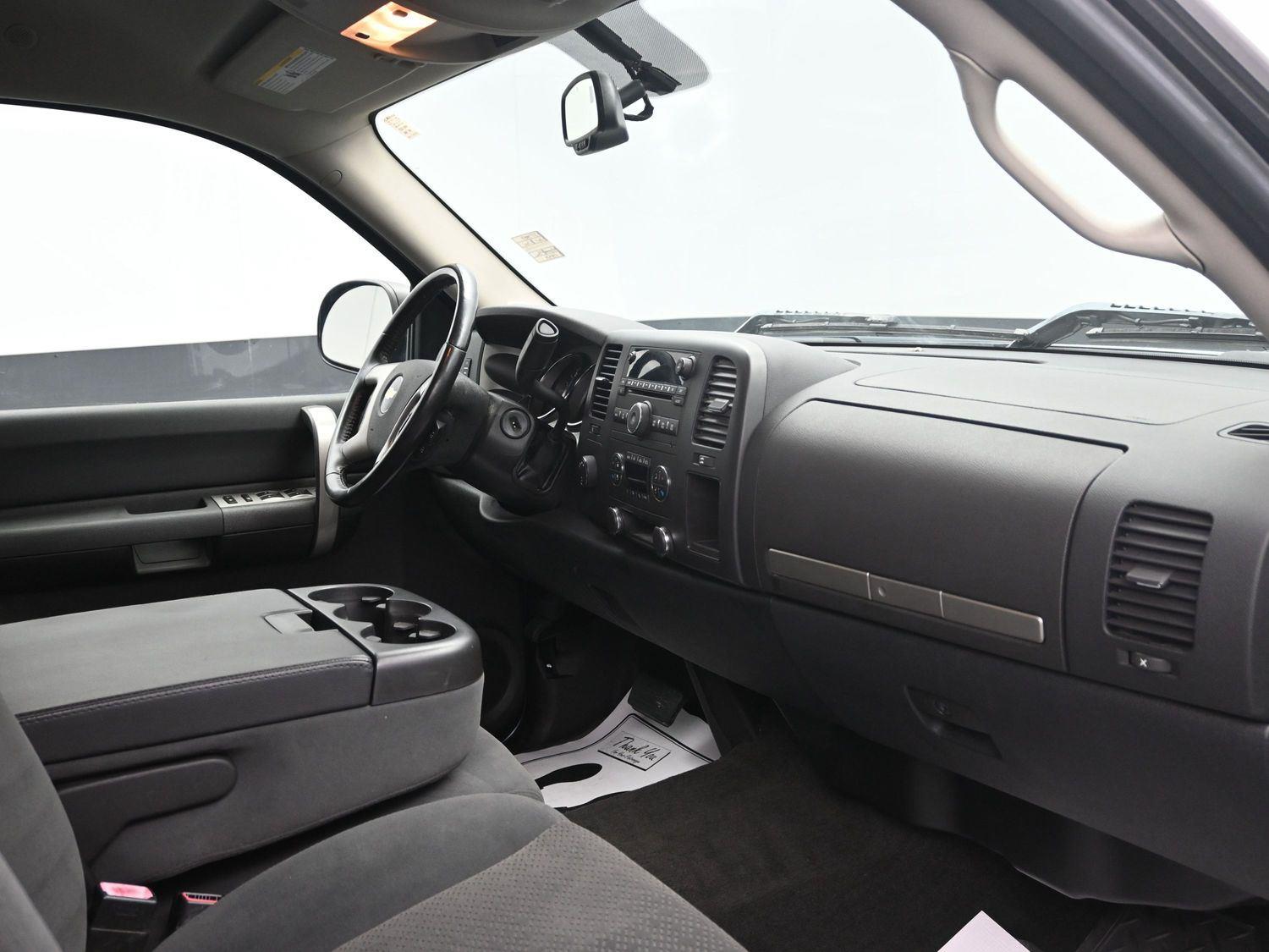 Used 2007 Dark Blue Metallic Chevrolet LT w/1LT image 9