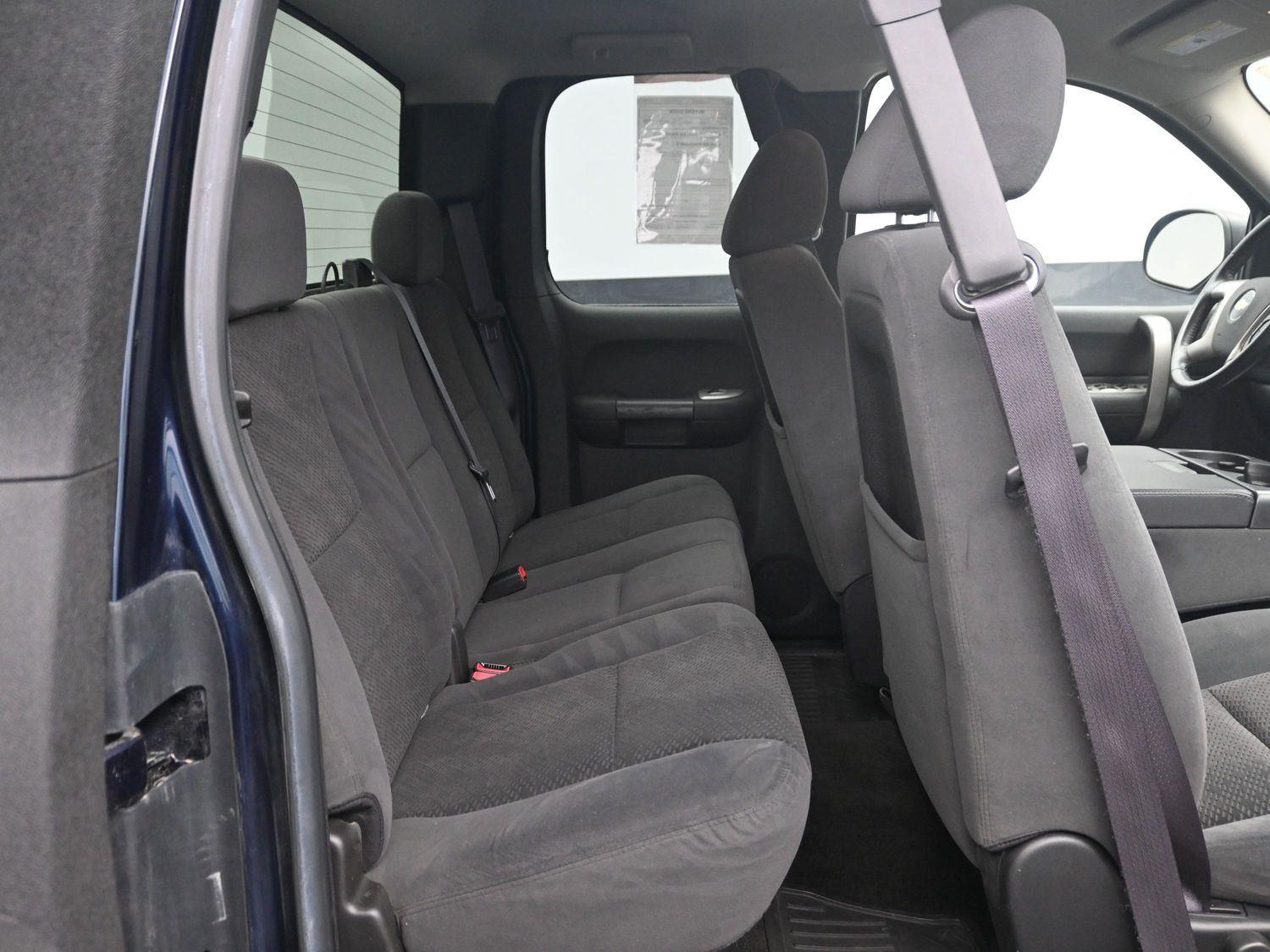 Used 2007 Dark Blue Metallic Chevrolet LT w/1LT image 10