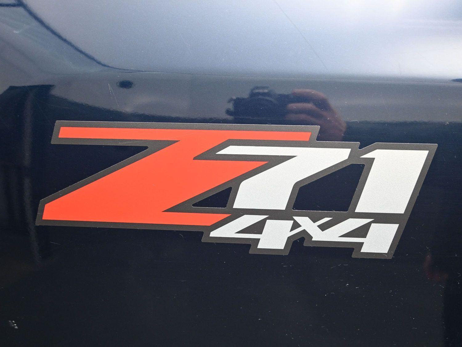 Used 2007 Dark Blue Metallic Chevrolet LT w/1LT image 12