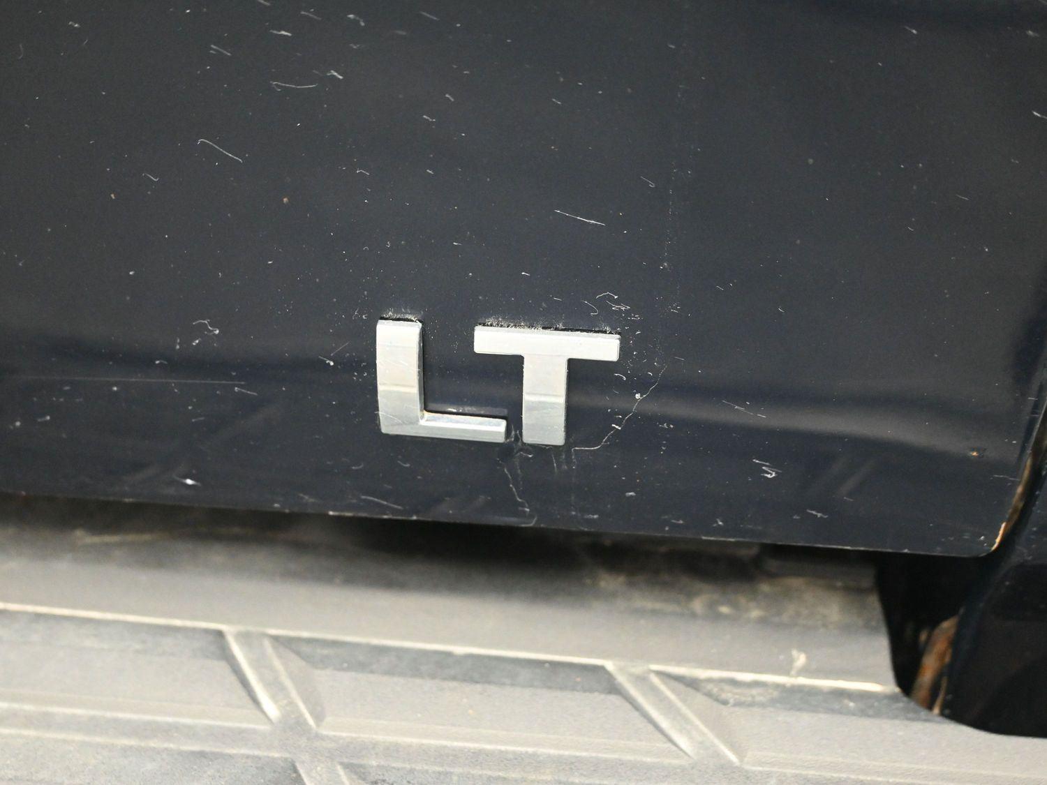 Used 2007 Dark Blue Metallic Chevrolet LT w/1LT image 13