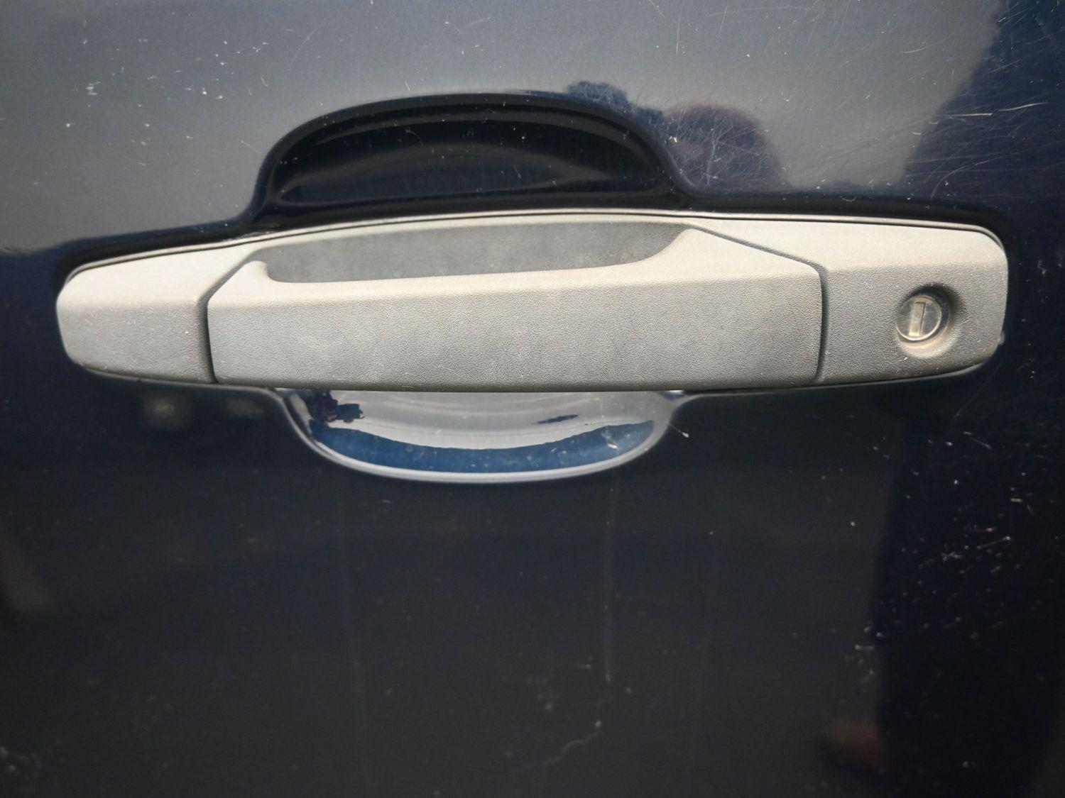 Used 2007 Dark Blue Metallic Chevrolet LT w/1LT image 16