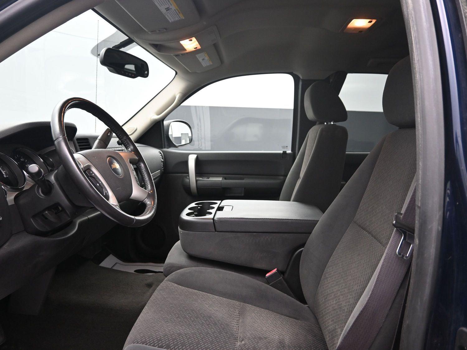 Used 2007 Dark Blue Metallic Chevrolet LT w/1LT image 19