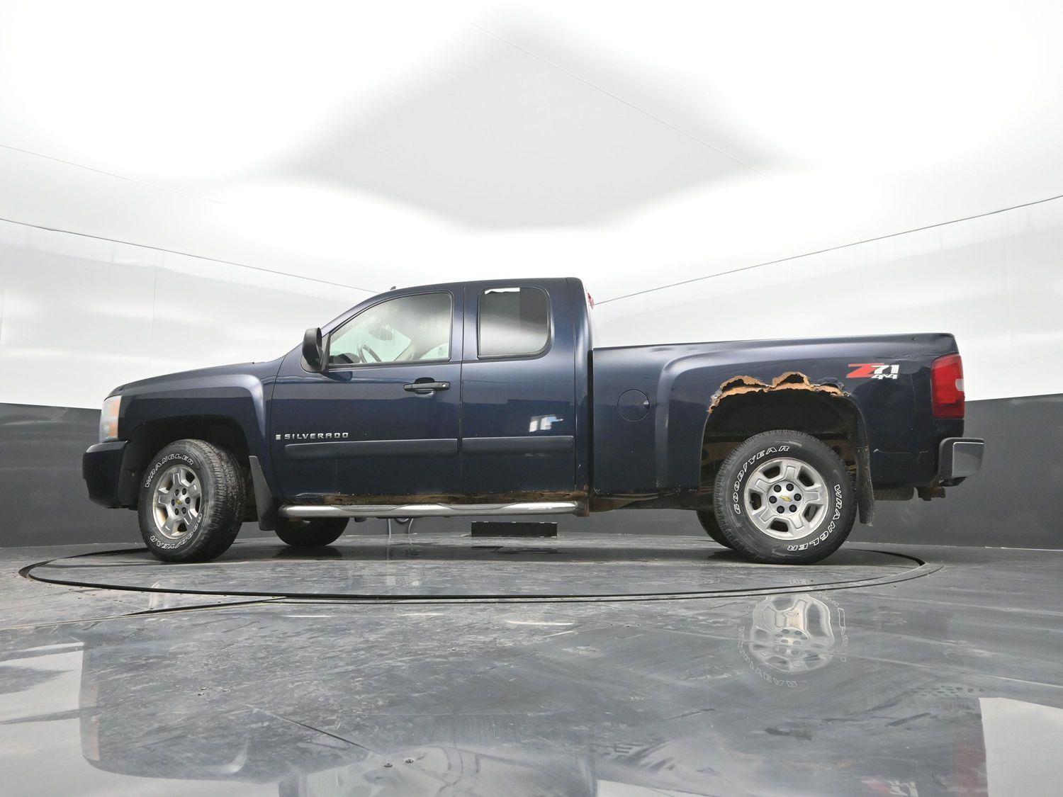 Used 2007 Dark Blue Metallic Chevrolet LT w/1LT image 26