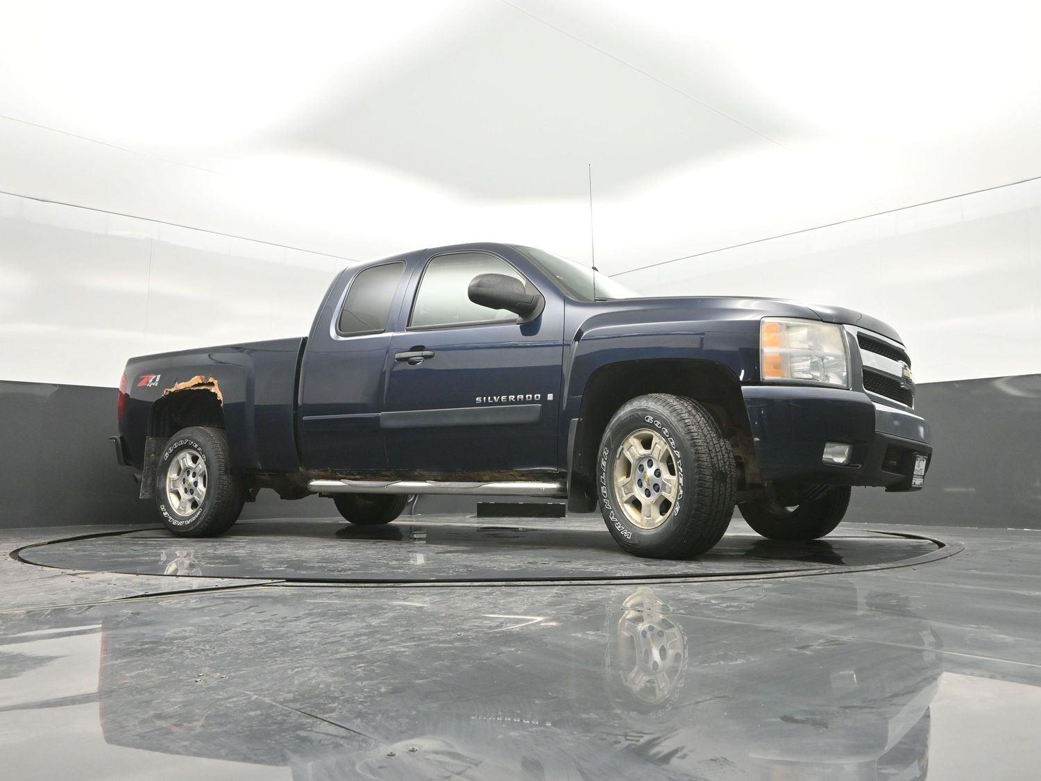 Used 2007 Dark Blue Metallic Chevrolet LT w/1LT image 28