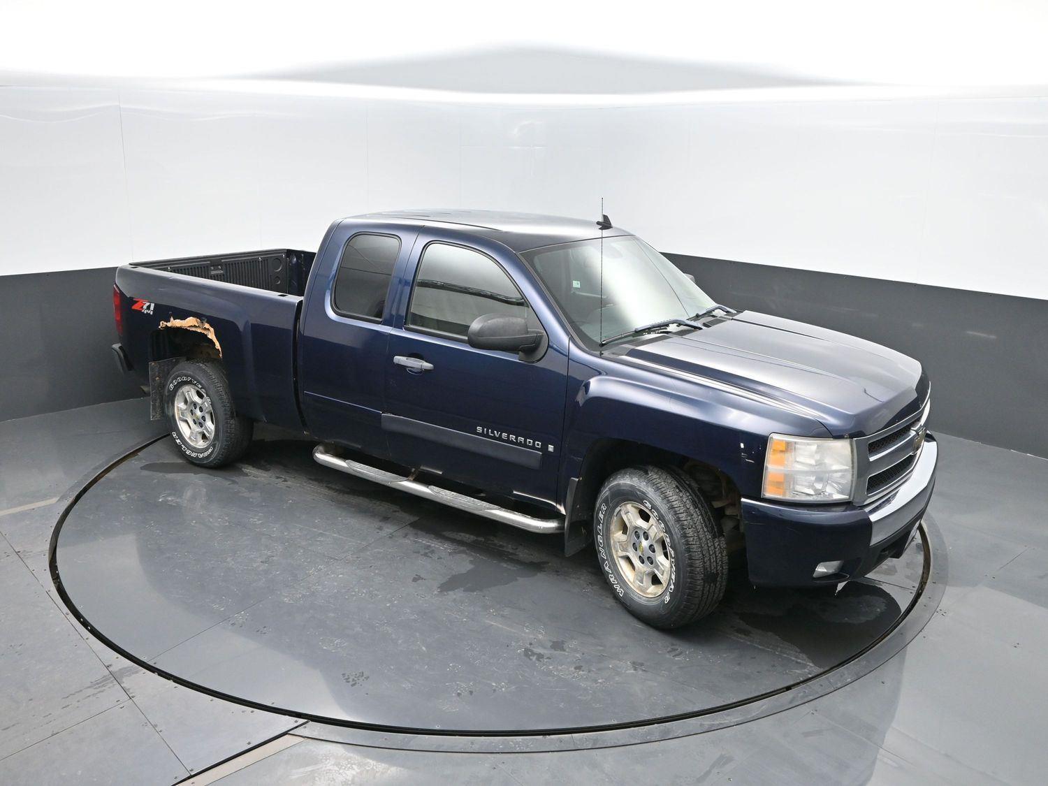 Used 2007 Dark Blue Metallic Chevrolet LT w/1LT image 32