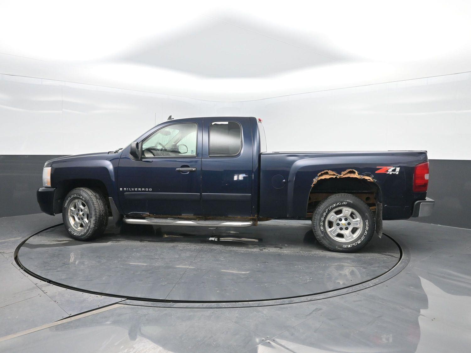 Used 2007 Dark Blue Metallic Chevrolet LT w/1LT image 33