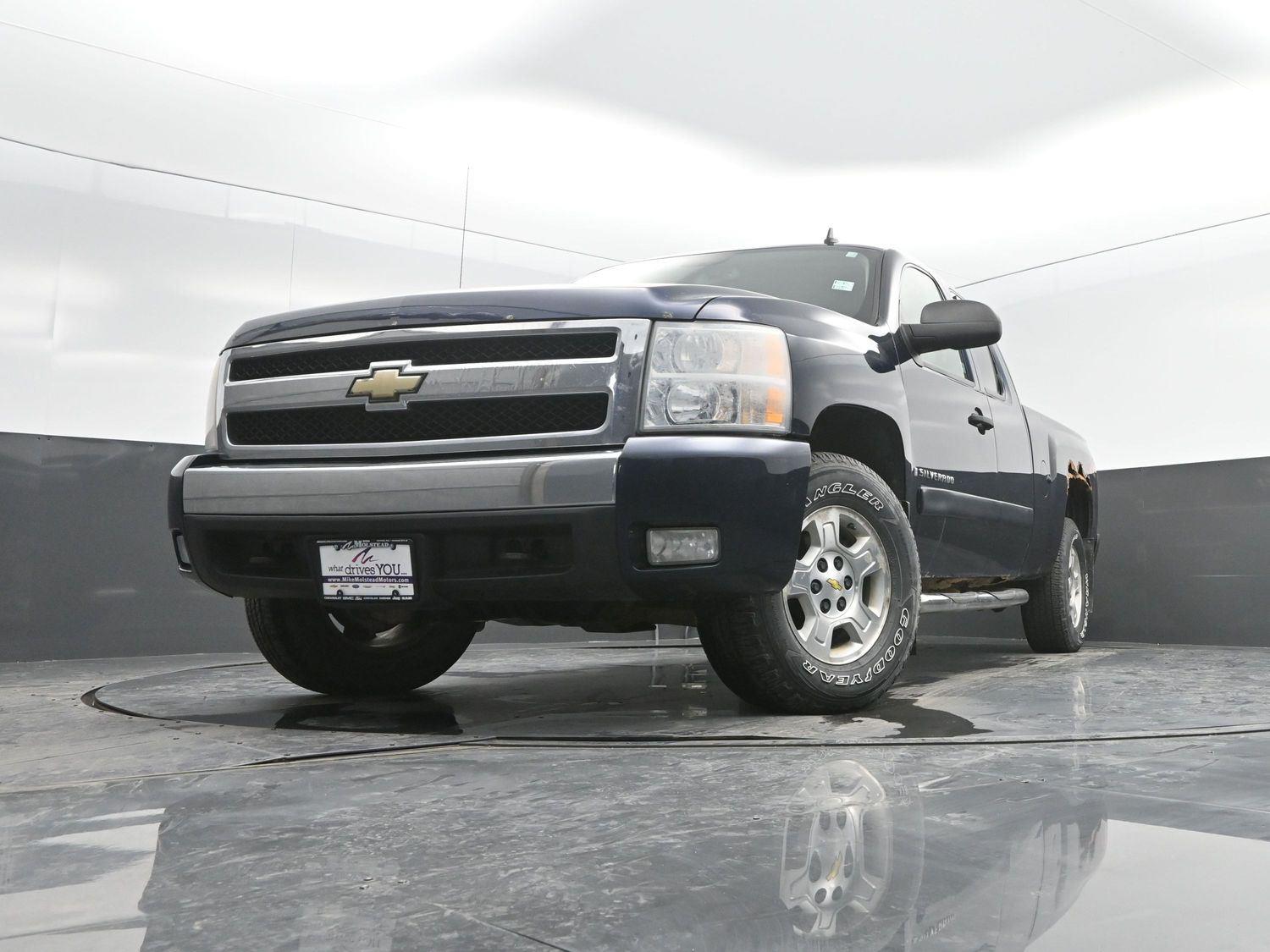 Used 2007 Dark Blue Metallic Chevrolet LT w/1LT image 37