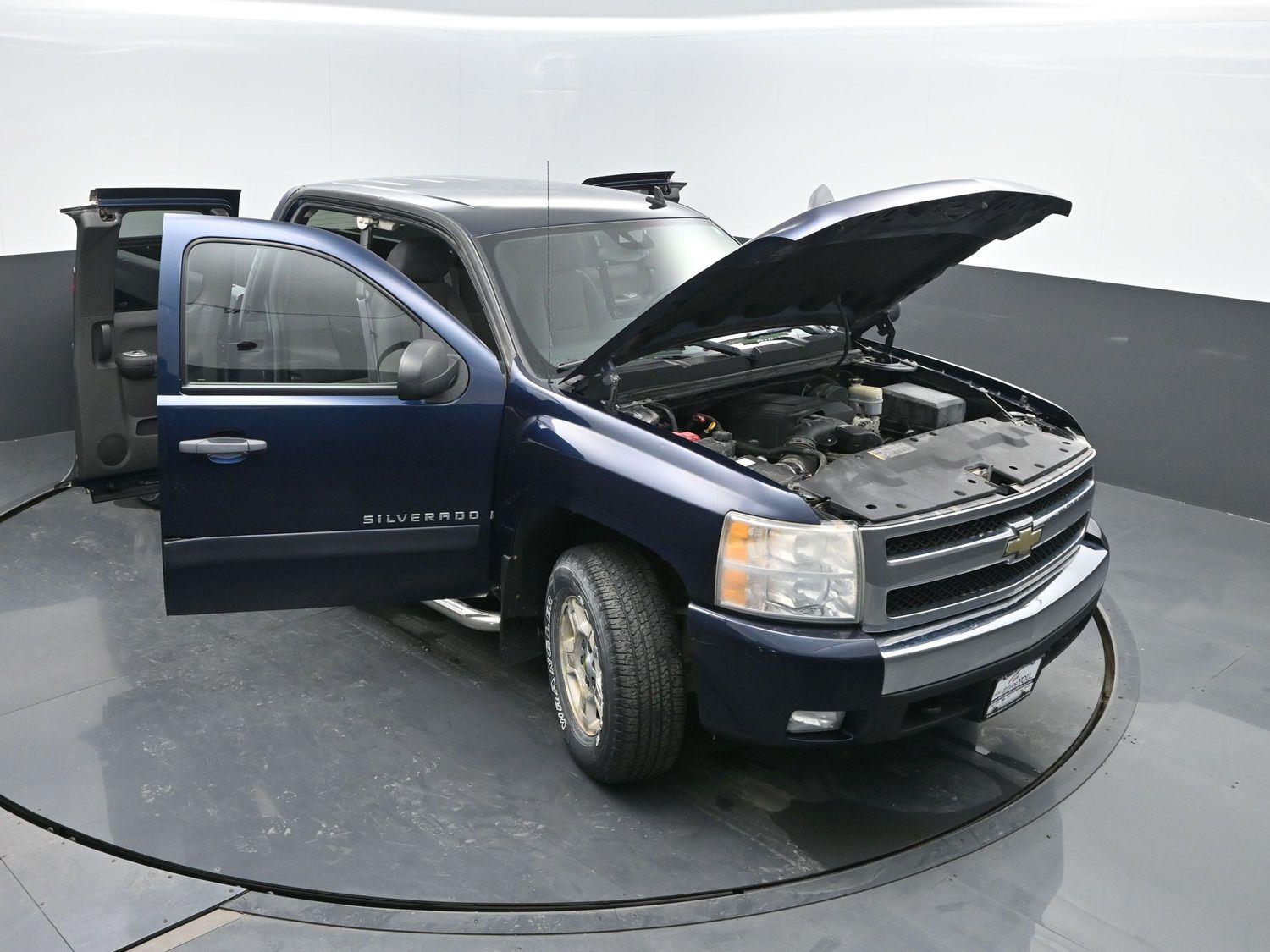 Used 2007 Dark Blue Metallic Chevrolet LT w/1LT image 38