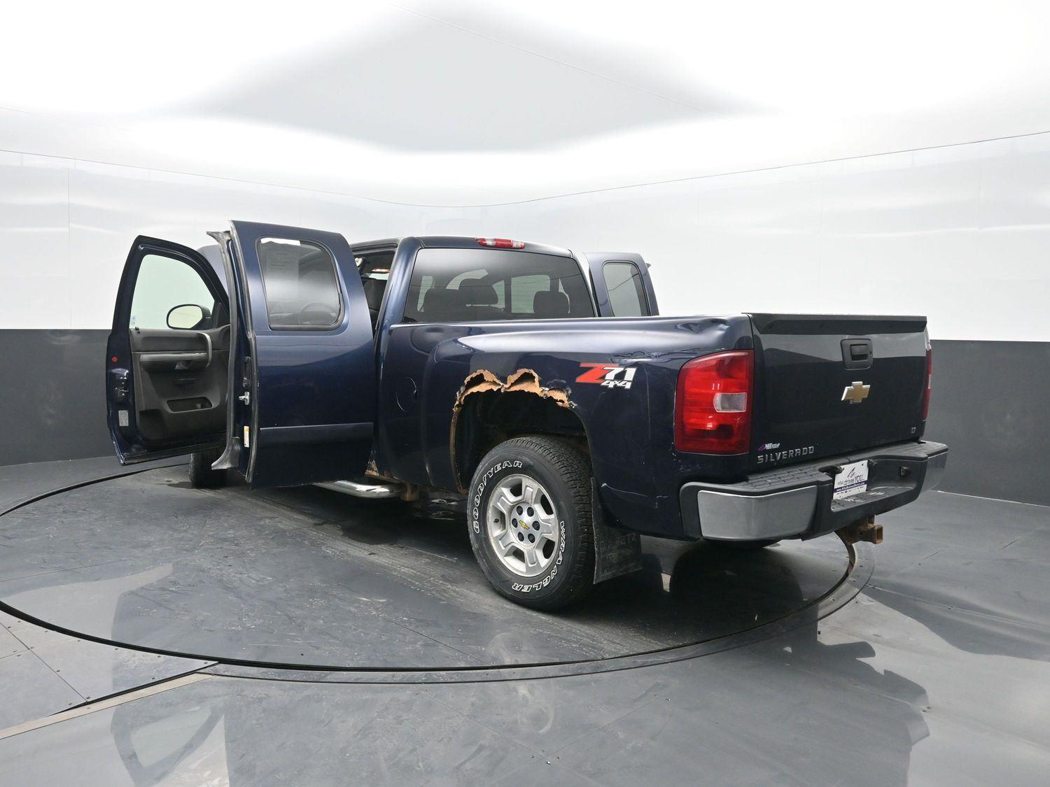 Used 2007 Dark Blue Metallic Chevrolet LT w/1LT image 39