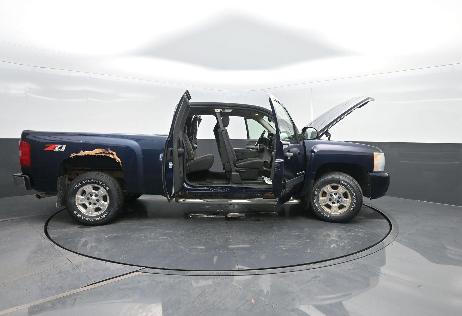 Used 2007 Dark Blue Metallic Chevrolet LT w/1LT image 40