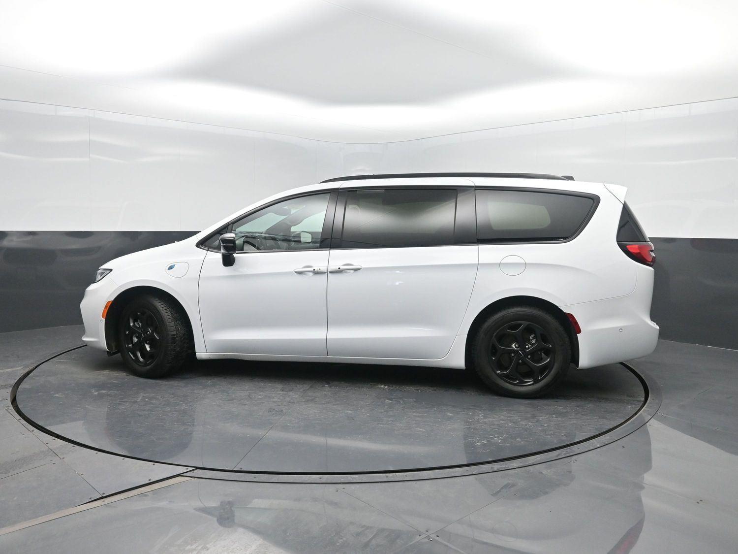 Used 2024 Bright White Clearcoat Chrysler Hybrid Premium S Appearance Pkg image 44