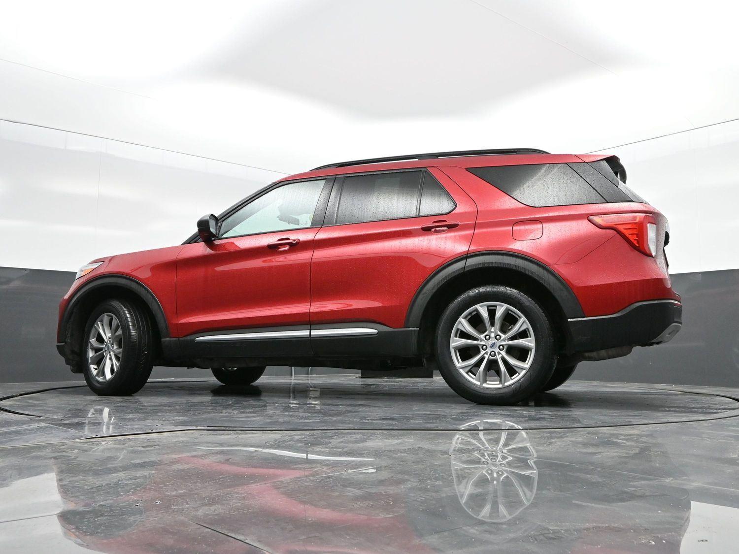 Used 2021 Rapid Red Metallic Tinted Clearcoat Ford XLT image 32