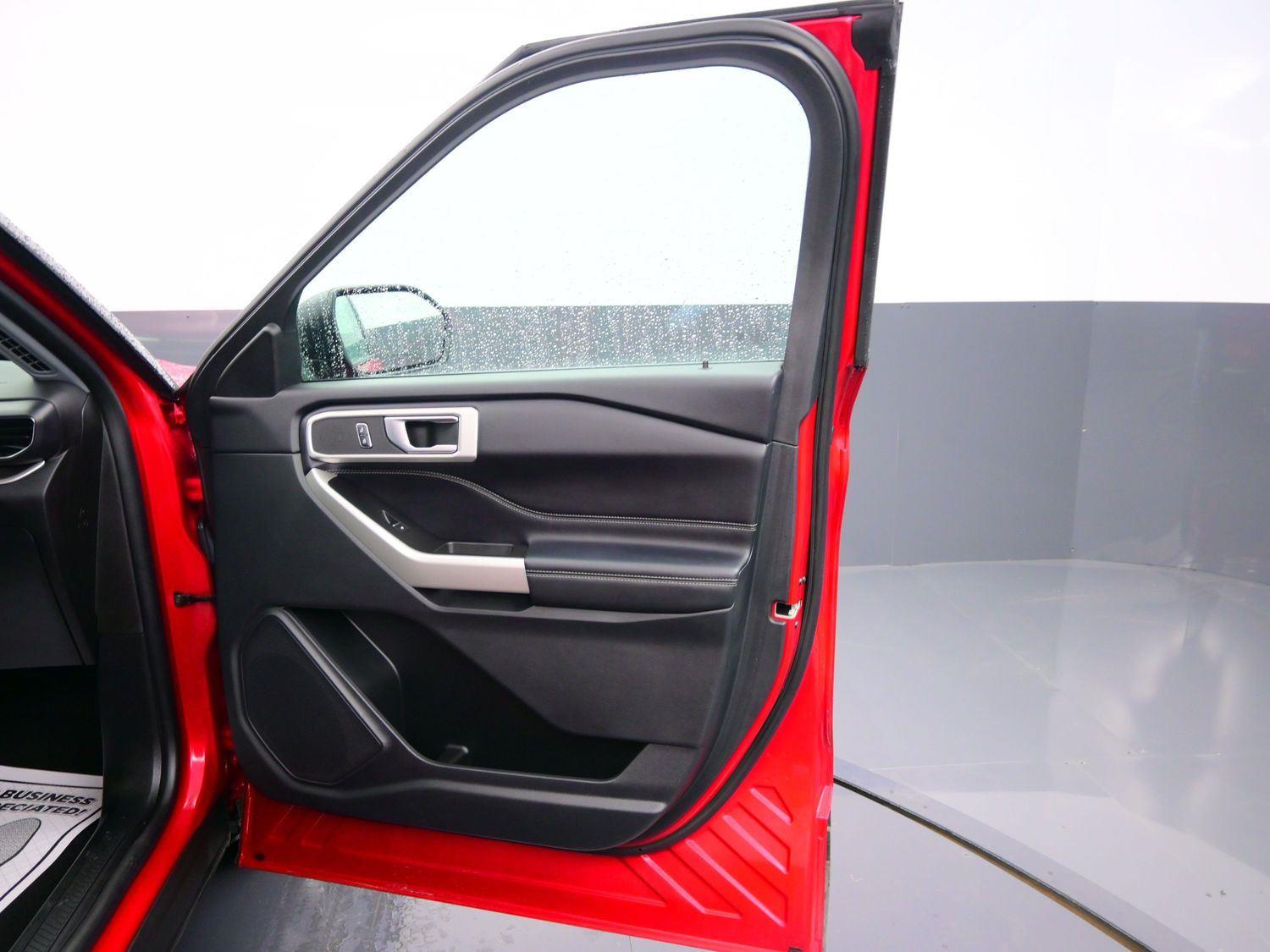 Used 2021 Rapid Red Metallic Tinted Clearcoat Ford XLT image 5