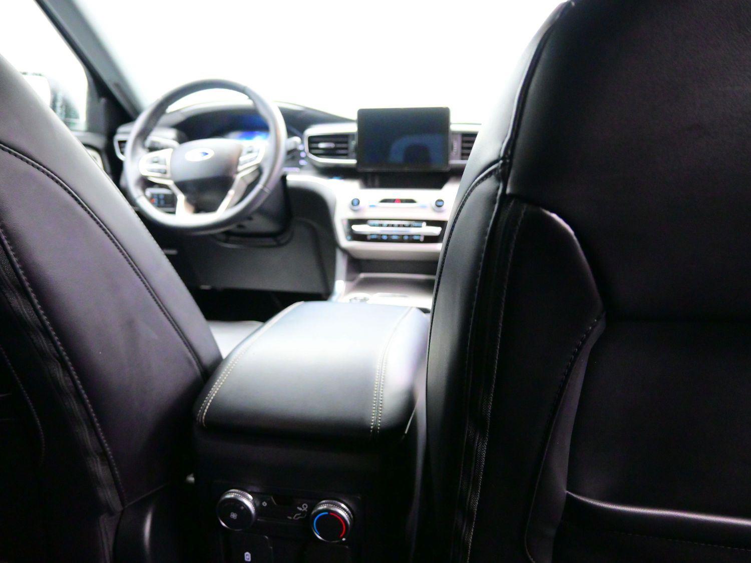 Used 2021 Rapid Red Metallic Tinted Clearcoat Ford XLT image 9