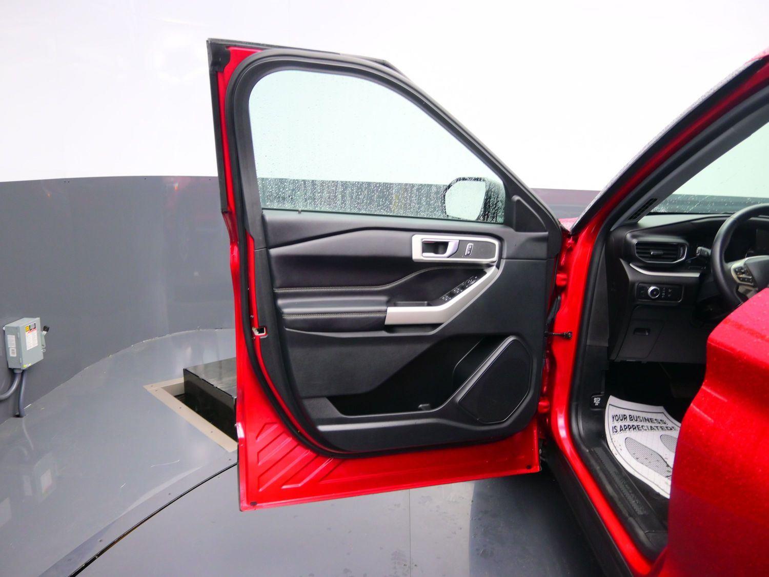 Used 2021 Rapid Red Metallic Tinted Clearcoat Ford XLT image 16