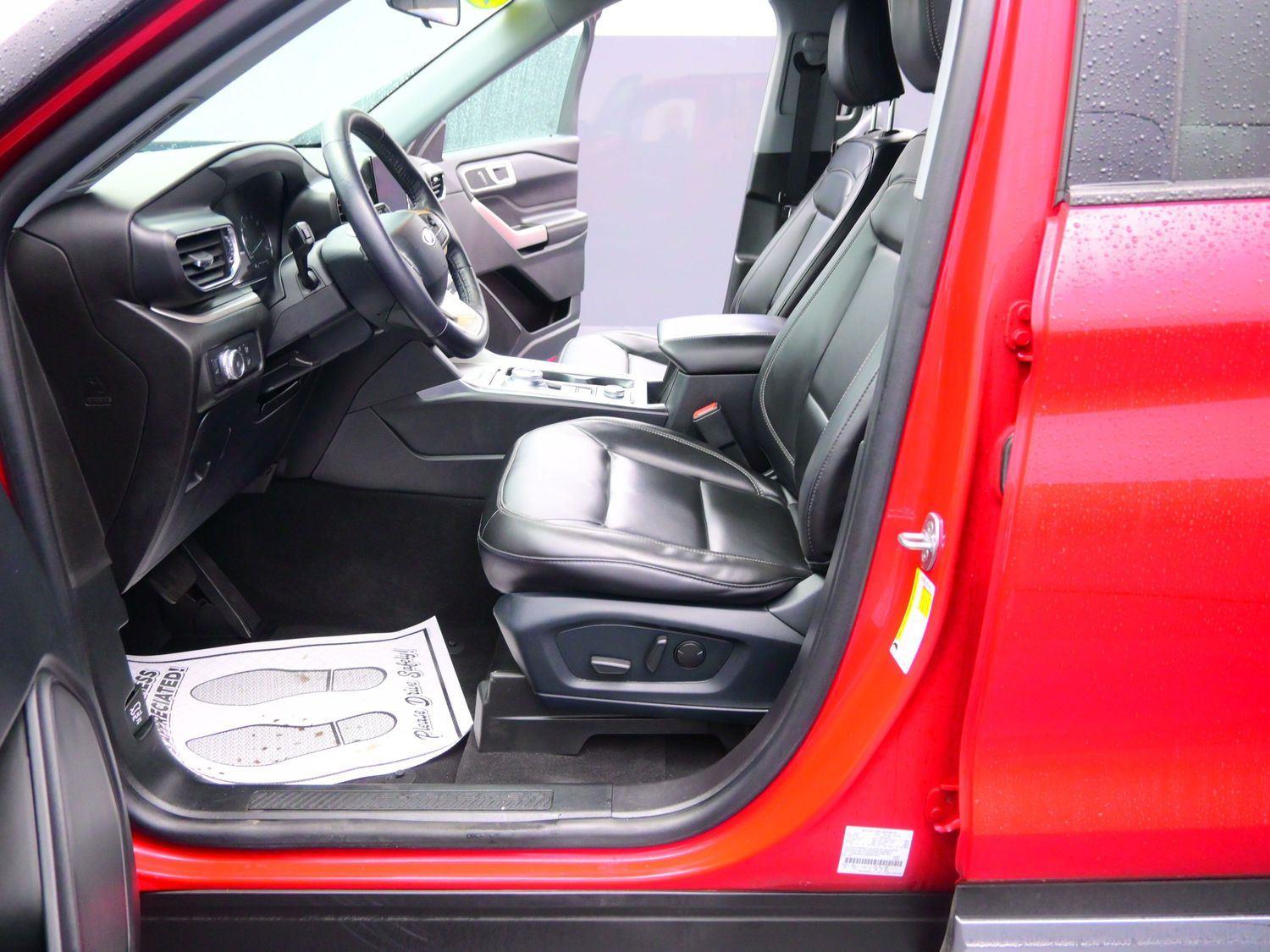 Used 2021 Rapid Red Metallic Tinted Clearcoat Ford XLT image 17