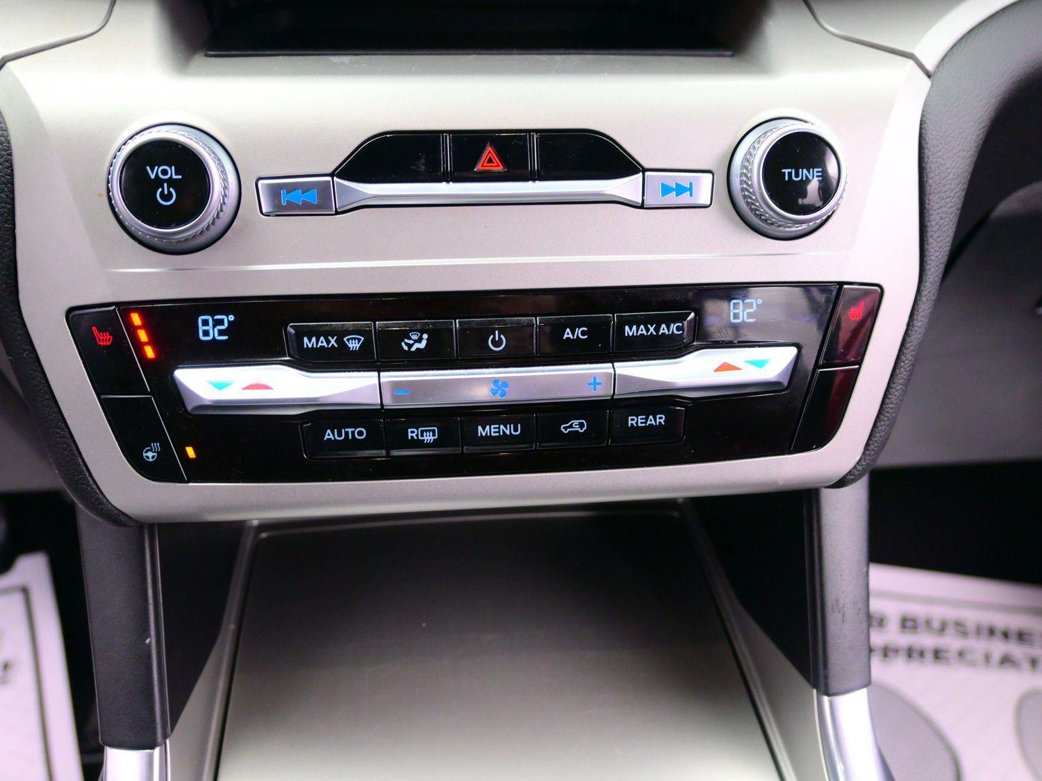 Used 2021 Rapid Red Metallic Tinted Clearcoat Ford XLT image 28