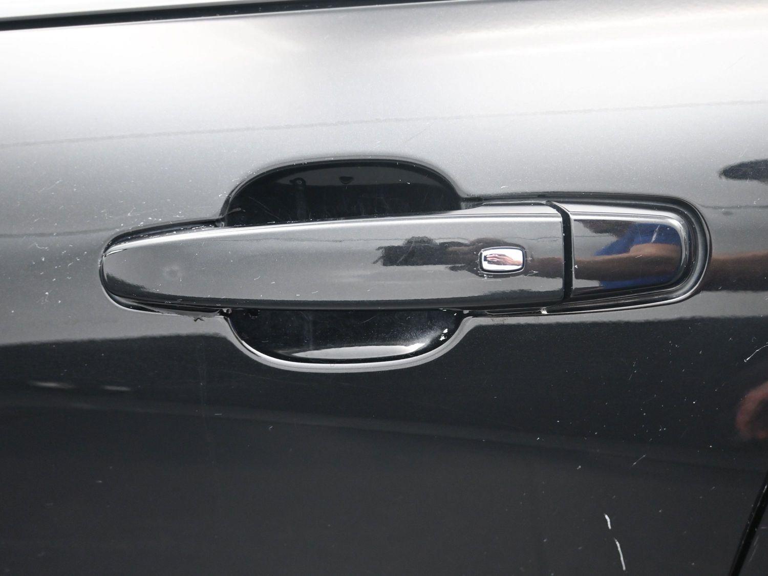 Used 2021 Mosaic Black Metallic Chevrolet LT image 17