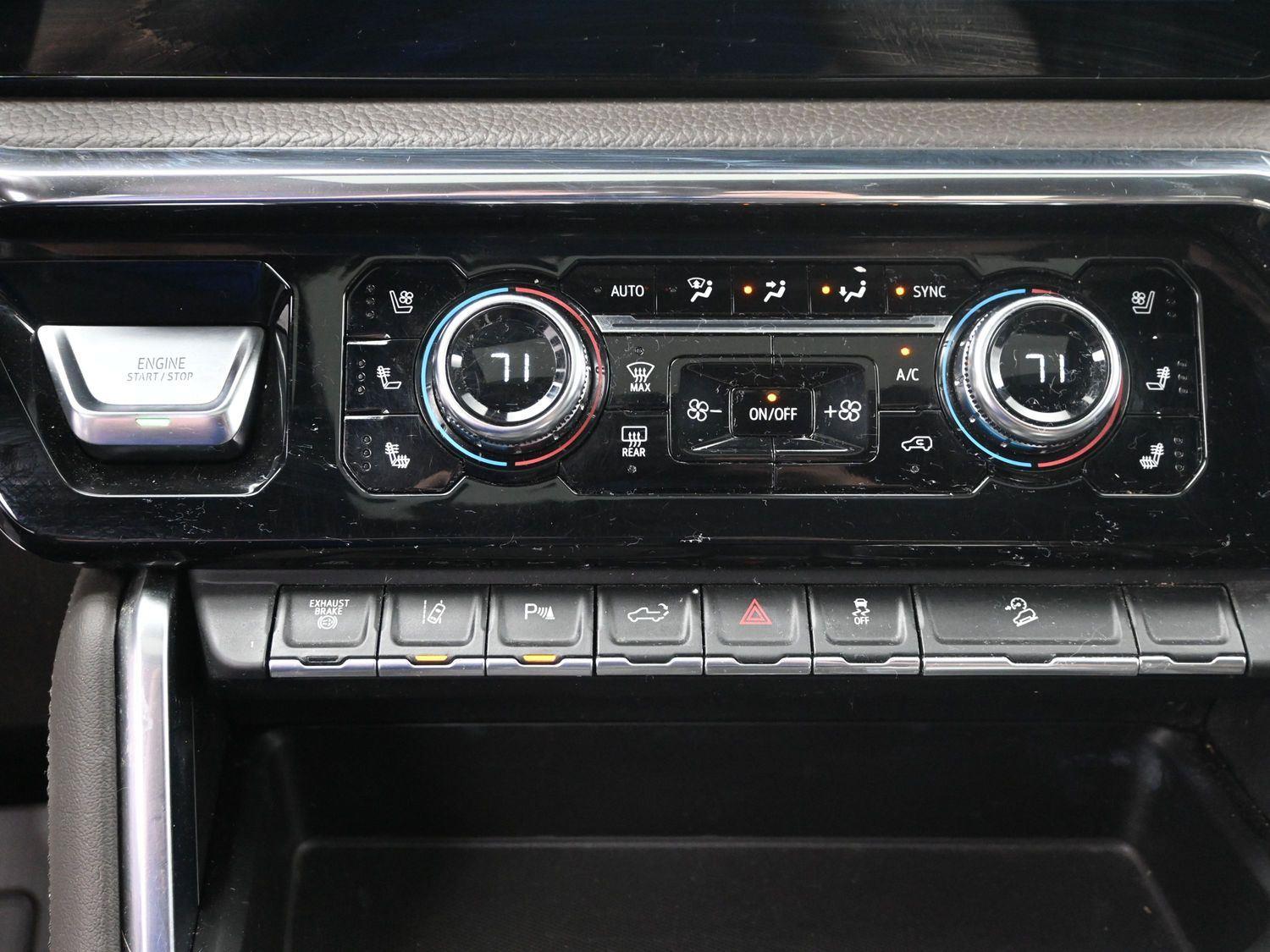 Used 2024 Onyx Black GMC Denali image 35