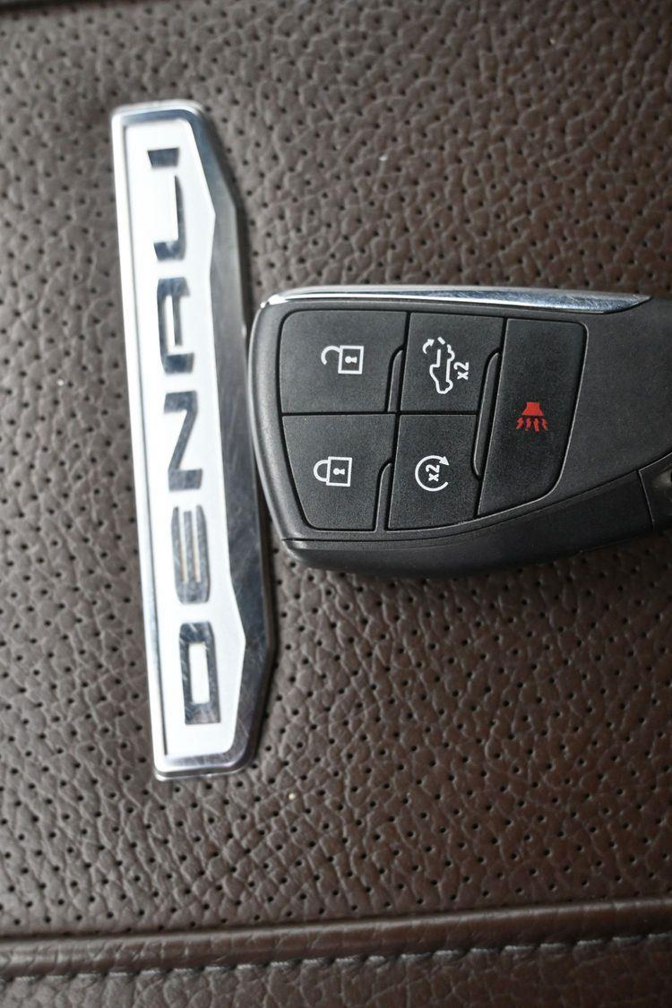 Used 2024 Onyx Black GMC Denali image 39