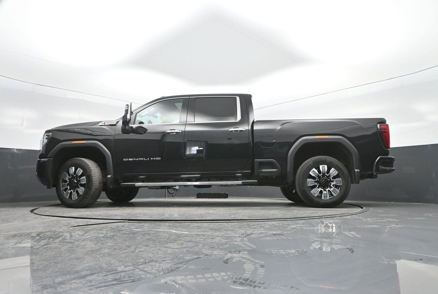 Used 2024 Onyx Black GMC Denali image 40