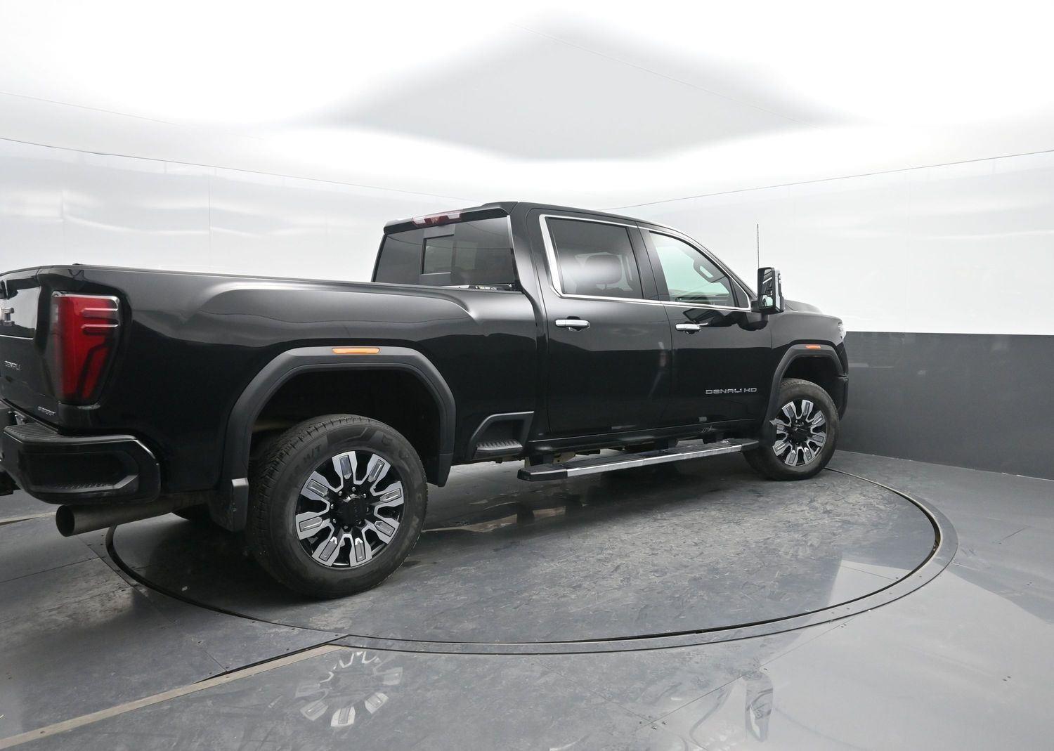 Used 2024 Onyx Black GMC Denali image 2