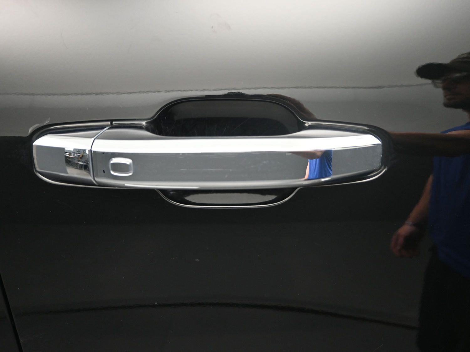 Used 2024 Onyx Black GMC Denali image 8