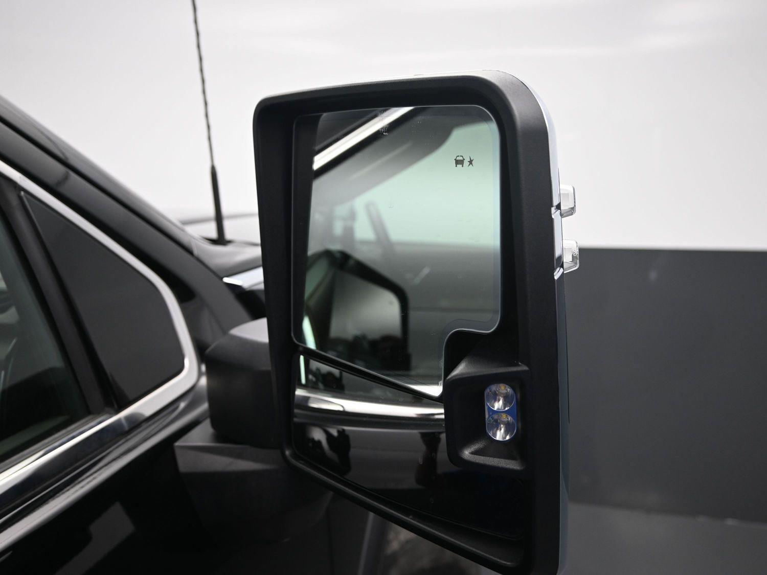 Used 2024 Onyx Black GMC Denali image 9