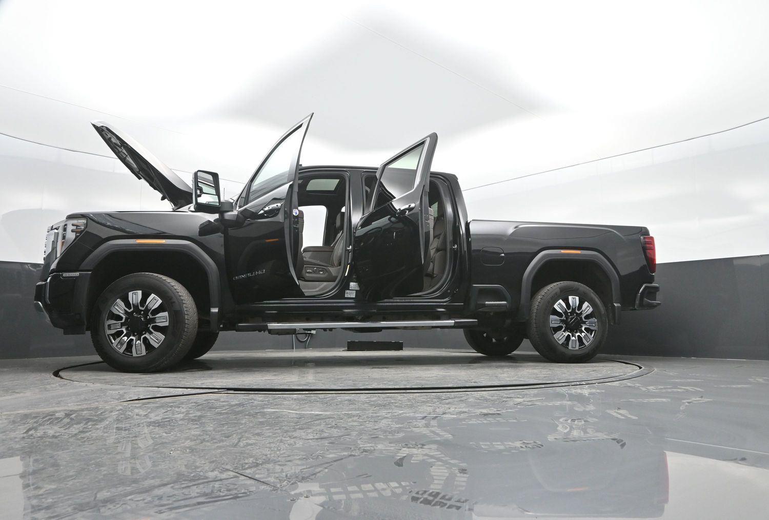 Used 2024 Onyx Black GMC Denali image 57