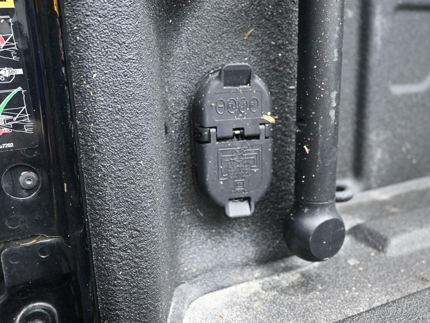 Used 2024 Onyx Black GMC Denali image 20