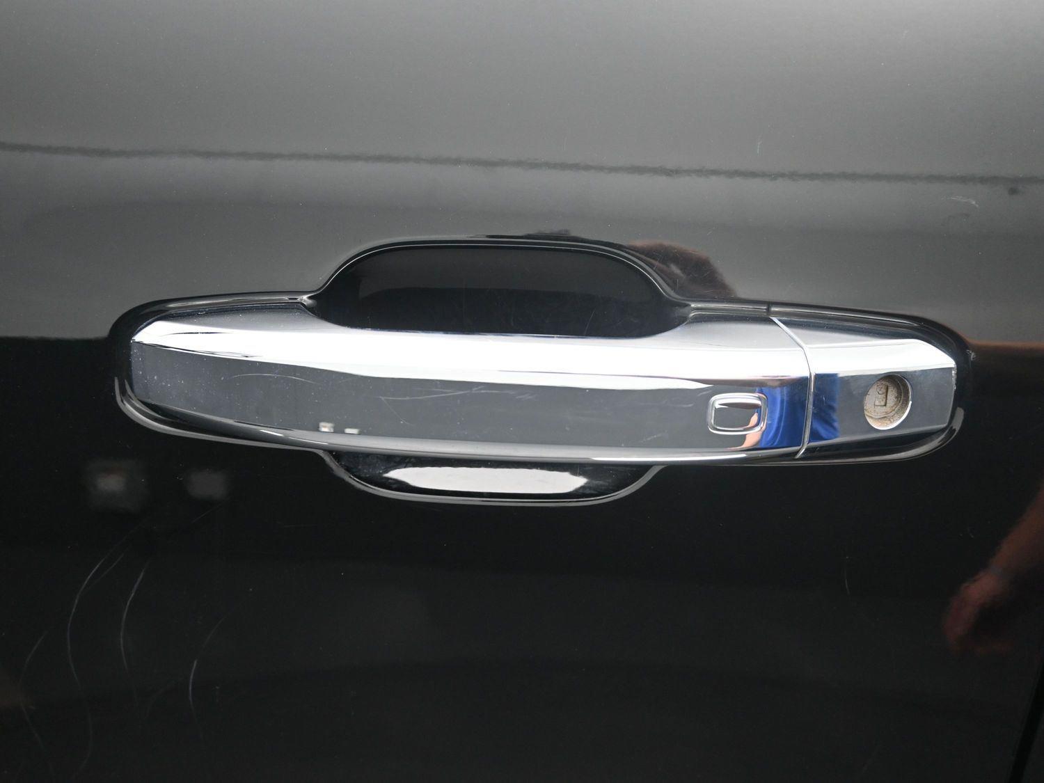 Used 2024 Onyx Black GMC Denali image 21