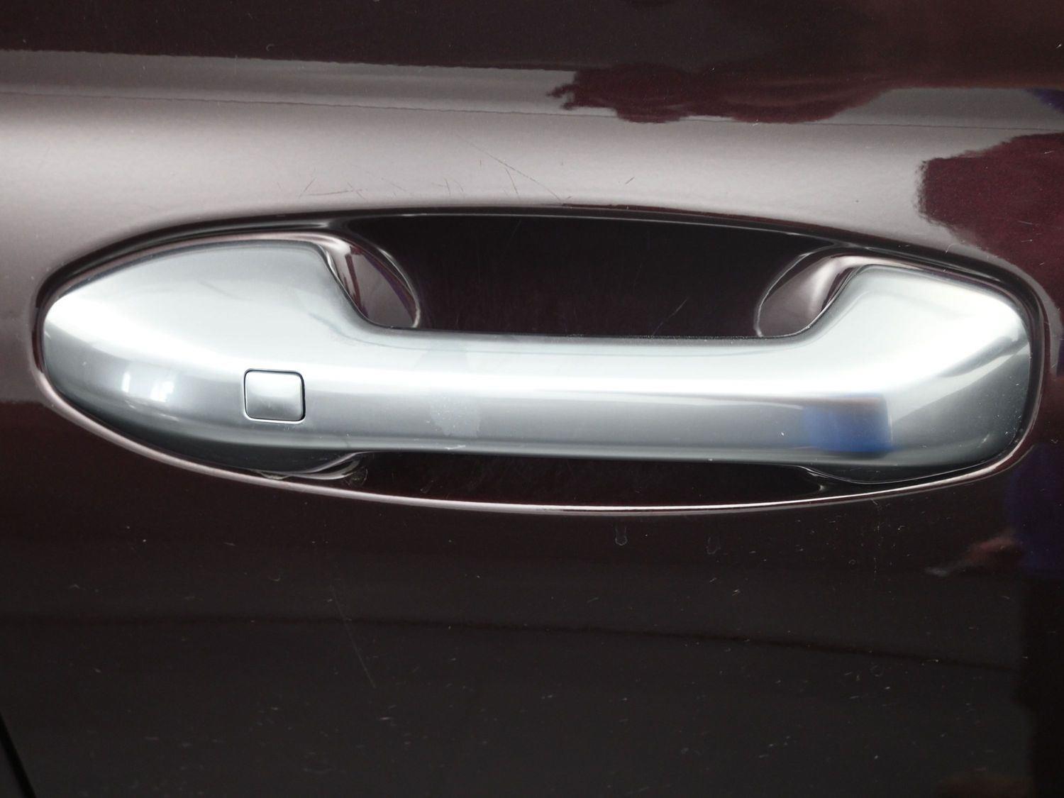 Used 2020 Sierra Burgundy Hyundai Limited image 6