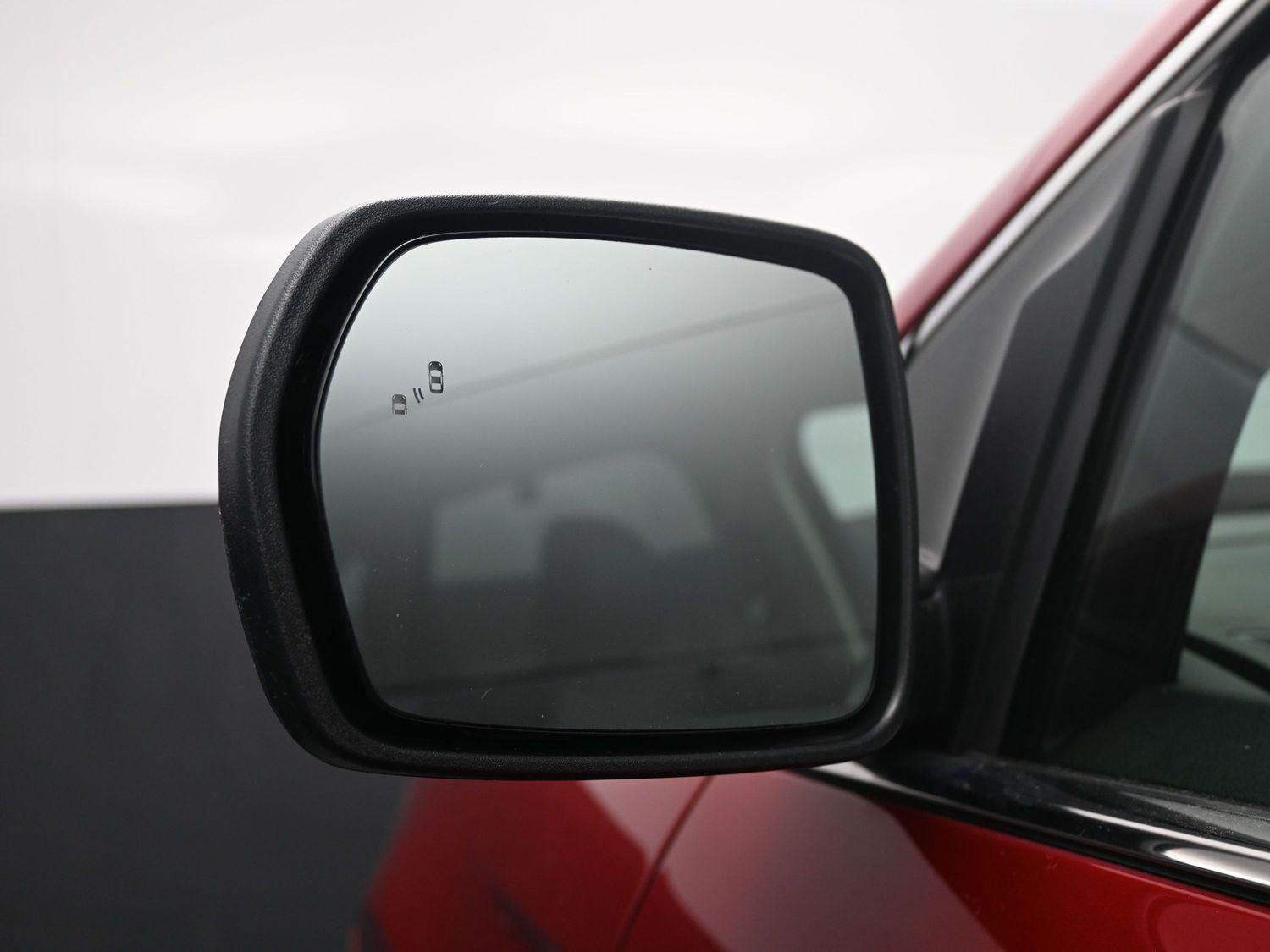 Used 2022 Rapid Red Metallic Tinted Clearcoat Ford SEL image 17