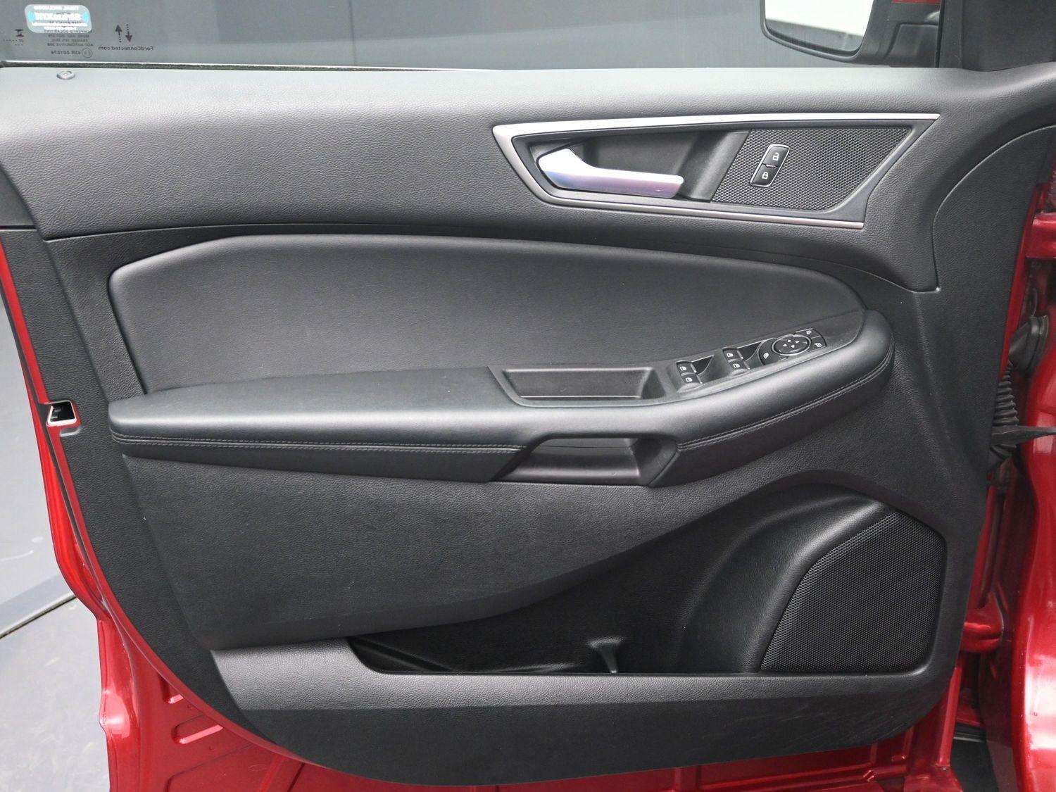 Used 2022 Rapid Red Metallic Tinted Clearcoat Ford SEL image 18