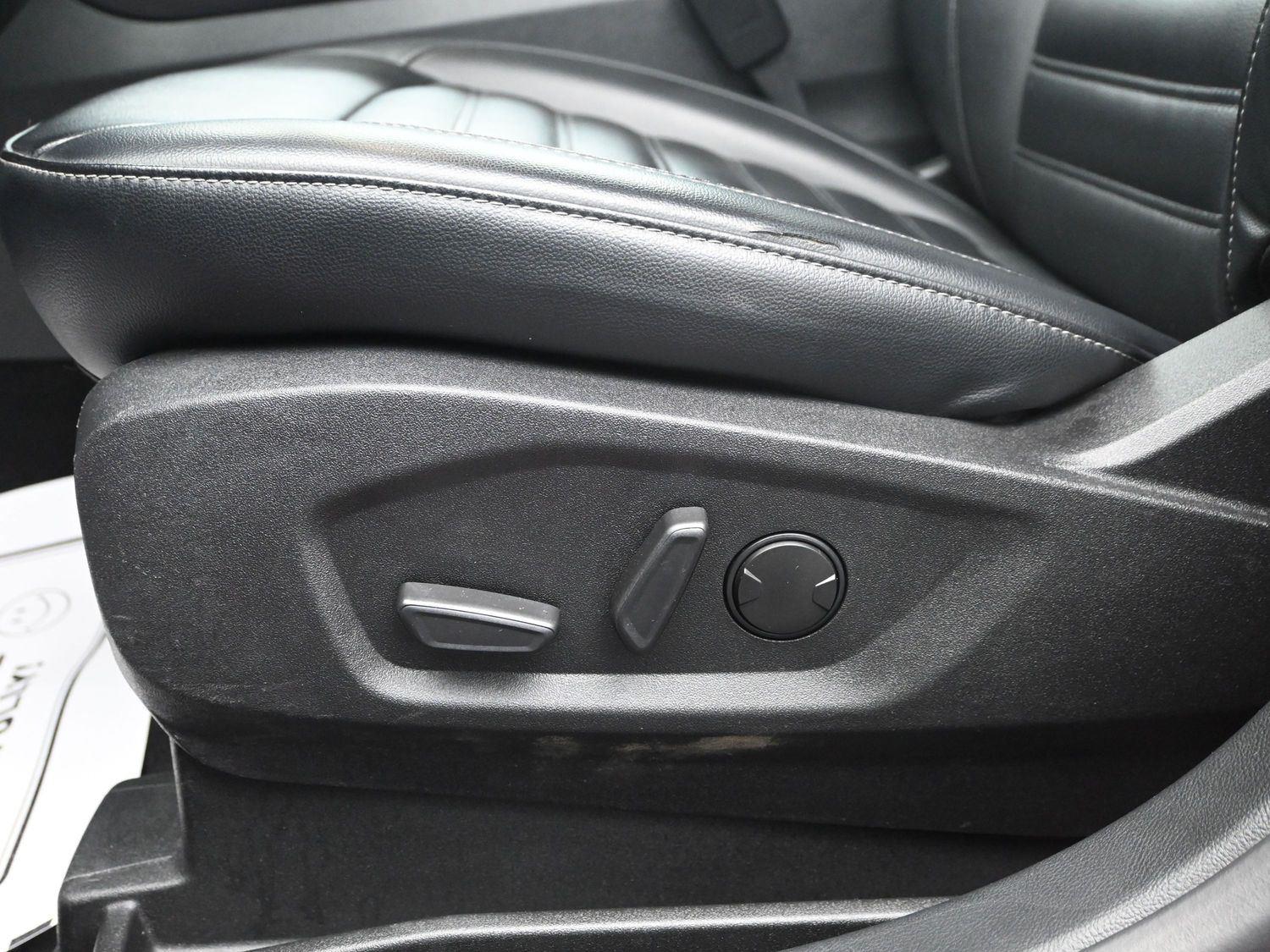 Used 2022 Rapid Red Metallic Tinted Clearcoat Ford SEL image 19