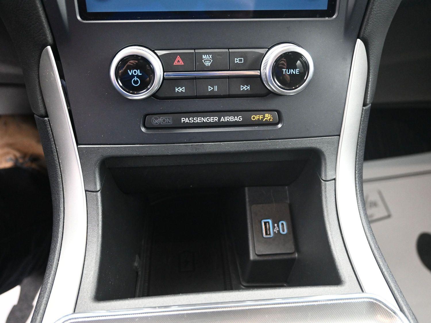 Used 2022 Rapid Red Metallic Tinted Clearcoat Ford SEL image 28