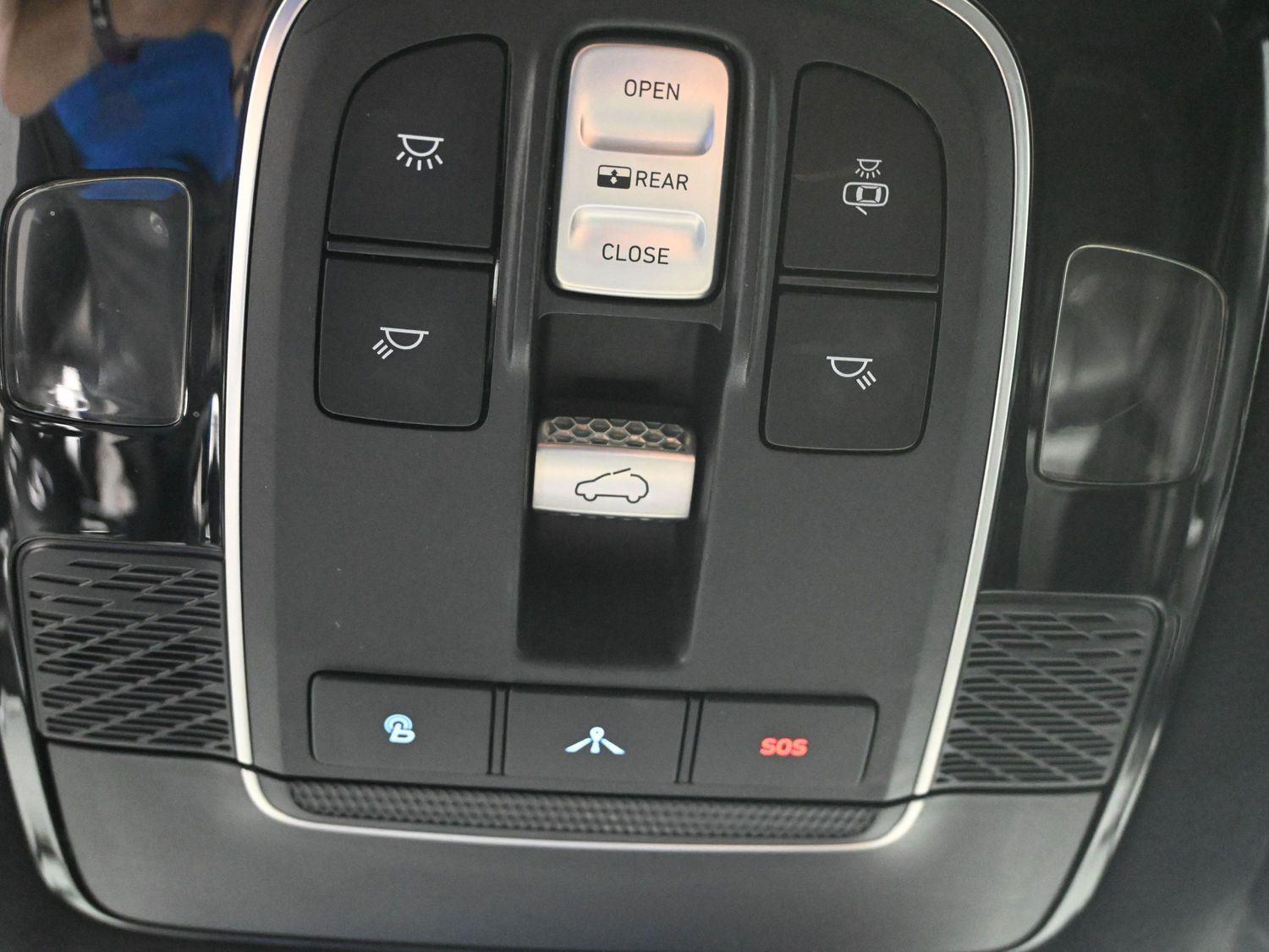 Used 2020 Sierra Burgundy Hyundai Limited image 34